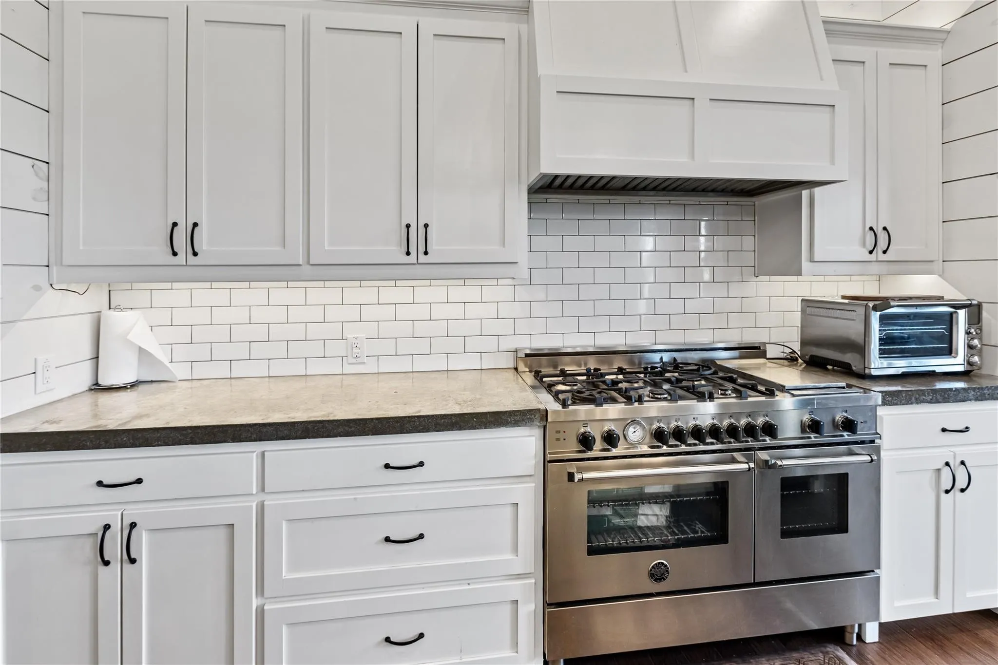 Farm For Rent in Ellis County , 400 Bethel Road, Waxahachie, Texas 75167, 4 Bedroom, 3 Bathroom, 3 Garage spaces, 3,000 Sqft, built in 2017, mls#21372887, Real Estate Agent in Waxahachie, Homes For Rent in Ellis county, Homes For Rent in Waxahachie, Realtor in Waxahachie Texas, Real Estate Brokerage Independent Realty Texas, Luminita Cordes Realtor