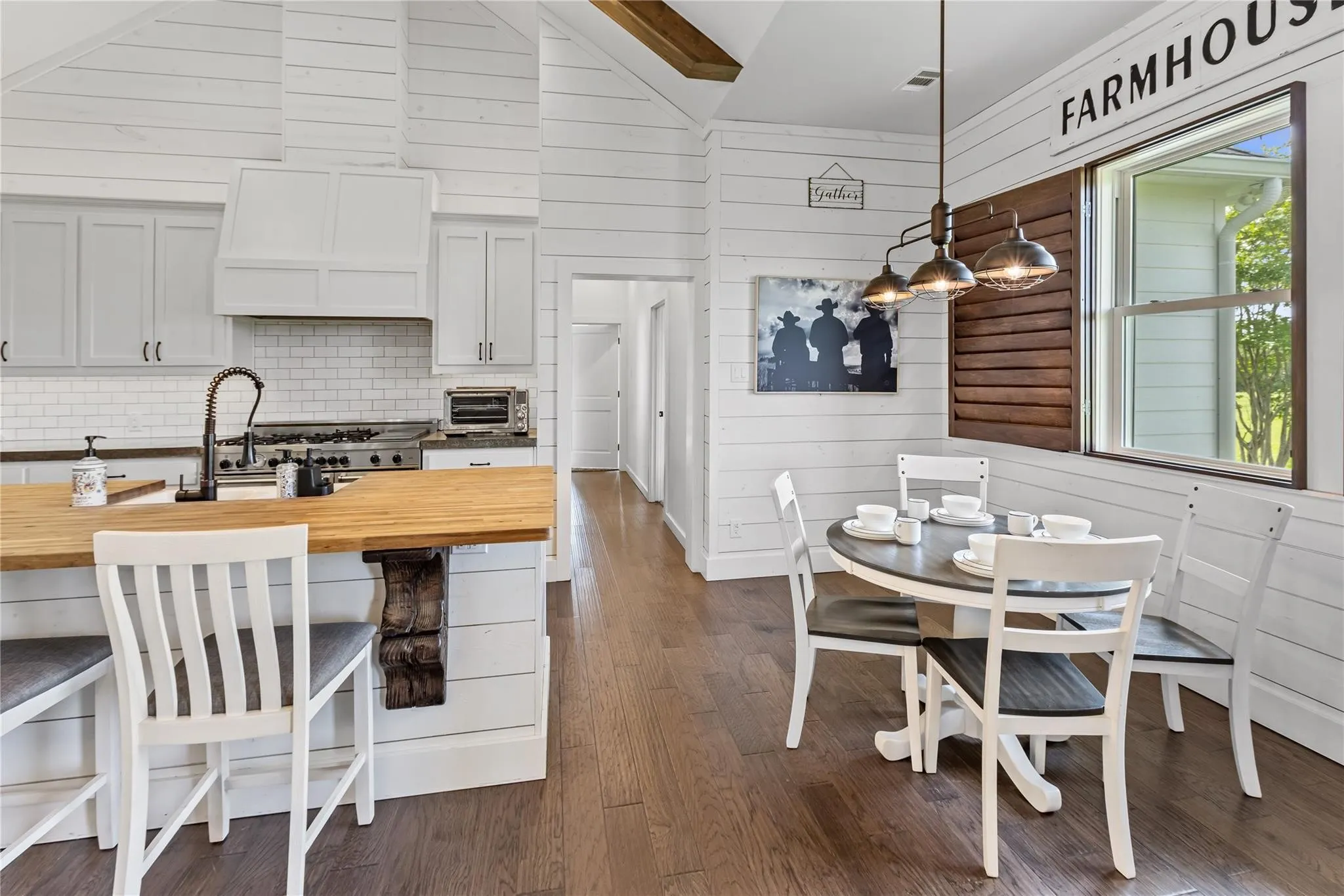 Farm For Rent in Ellis County , 400 Bethel Road, Waxahachie, Texas 75167, 4 Bedroom, 3 Bathroom, 3 Garage spaces, 3,000 Sqft, built in 2017, mls#21372887, Real Estate Agent in Waxahachie, Homes For Rent in Ellis county, Homes For Rent in Waxahachie, Realtor in Waxahachie Texas, Real Estate Brokerage Independent Realty Texas, Luminita Cordes Realtor