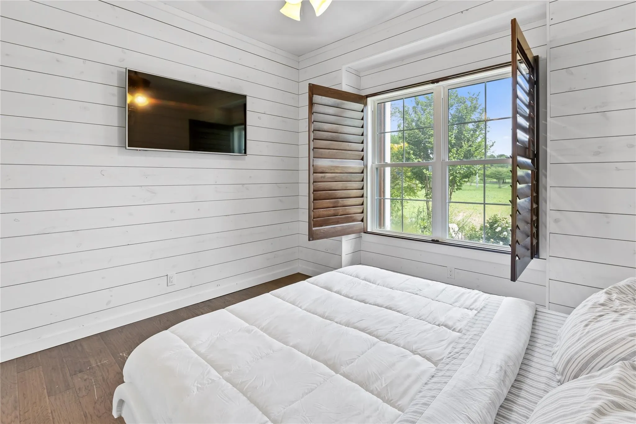 Farm For Rent in Ellis County , 400 Bethel Road, Waxahachie, Texas 75167, 4 Bedroom, 3 Bathroom, 3 Garage spaces, 3,000 Sqft, built in 2017, mls#21372887, Real Estate Agent in Waxahachie, Homes For Rent in Ellis county, Homes For Rent in Waxahachie, Realtor in Waxahachie Texas, Real Estate Brokerage Independent Realty Texas, Luminita Cordes Realtor