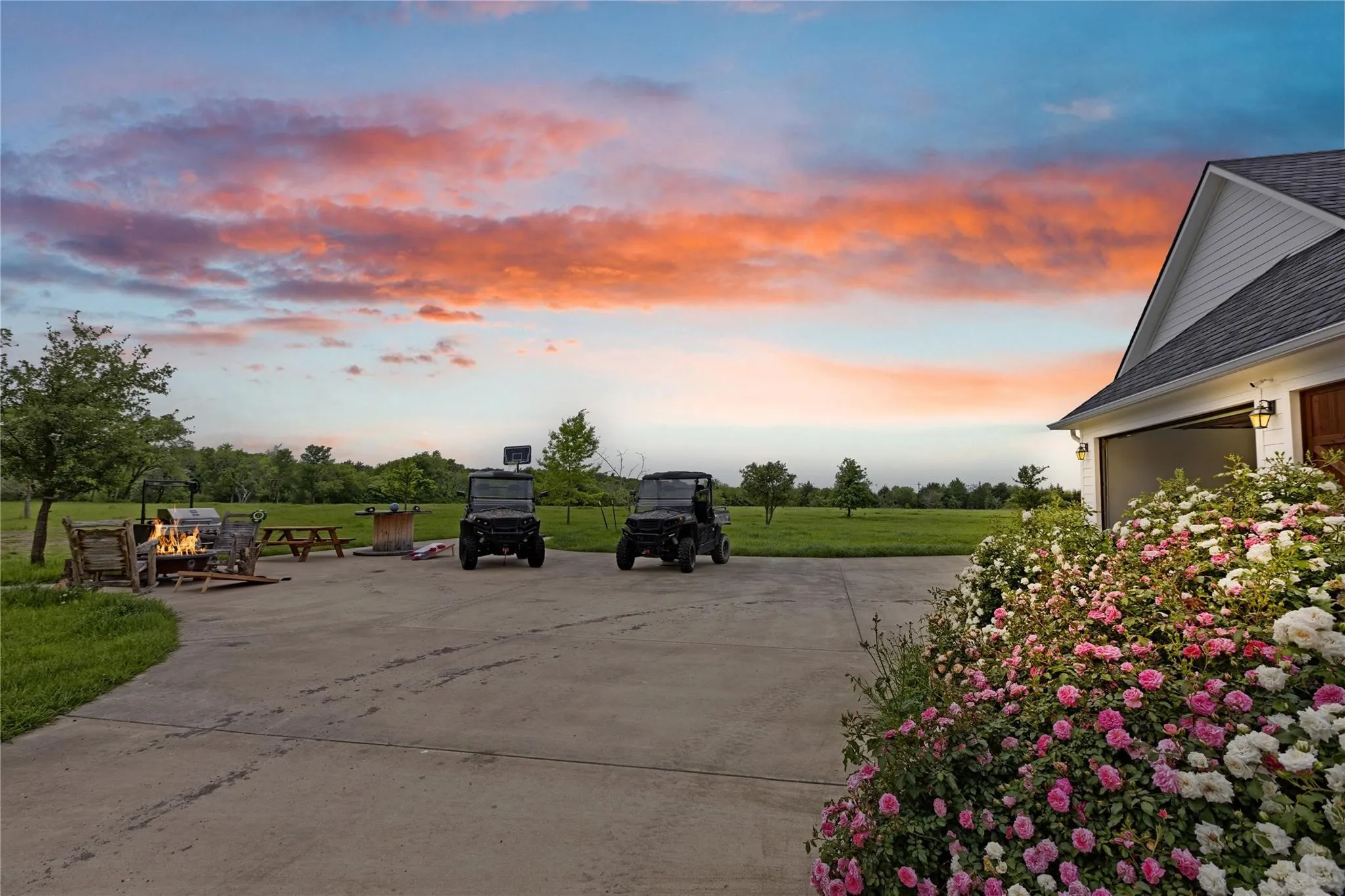 Farm For Rent in Ellis County , 400 Bethel Road, Waxahachie, Texas 75167, 4 Bedroom, 3 Bathroom, 3 Garage spaces, 3,000 Sqft, built in 2017, mls#21372887, Real Estate Agent in Waxahachie, Homes For Rent in Ellis county, Homes For Rent in Waxahachie, Realtor in Waxahachie Texas, Real Estate Brokerage Independent Realty Texas, Luminita Cordes Realtor