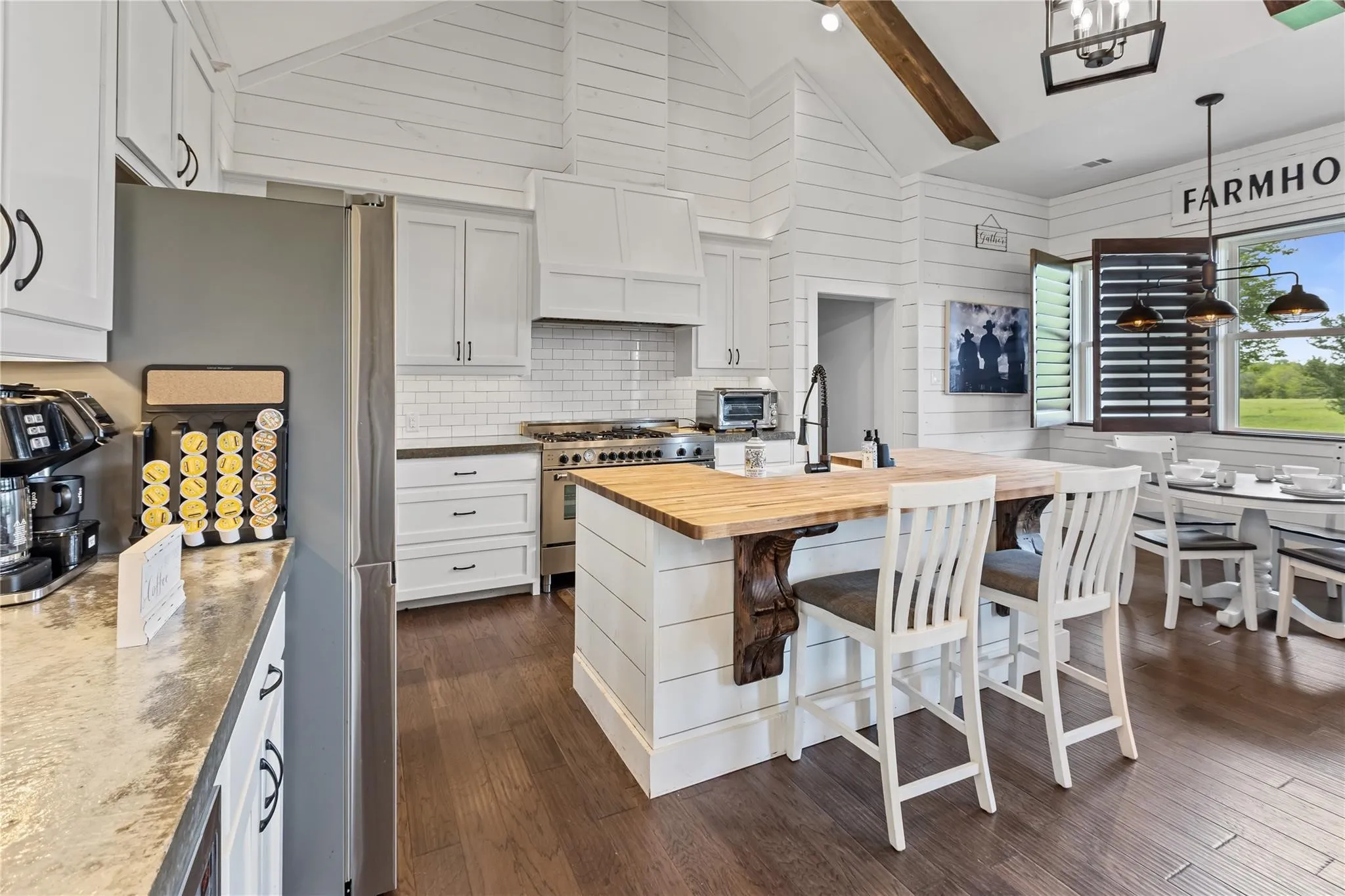 Farm For Rent in Ellis County , 400 Bethel Road, Waxahachie, Texas 75167, 4 Bedroom, 3 Bathroom, 3 Garage spaces, 3,000 Sqft, built in 2017, mls#21372887, Real Estate Agent in Waxahachie, Homes For Rent in Ellis county, Homes For Rent in Waxahachie, Realtor in Waxahachie Texas, Real Estate Brokerage Independent Realty Texas, Luminita Cordes Realtor
