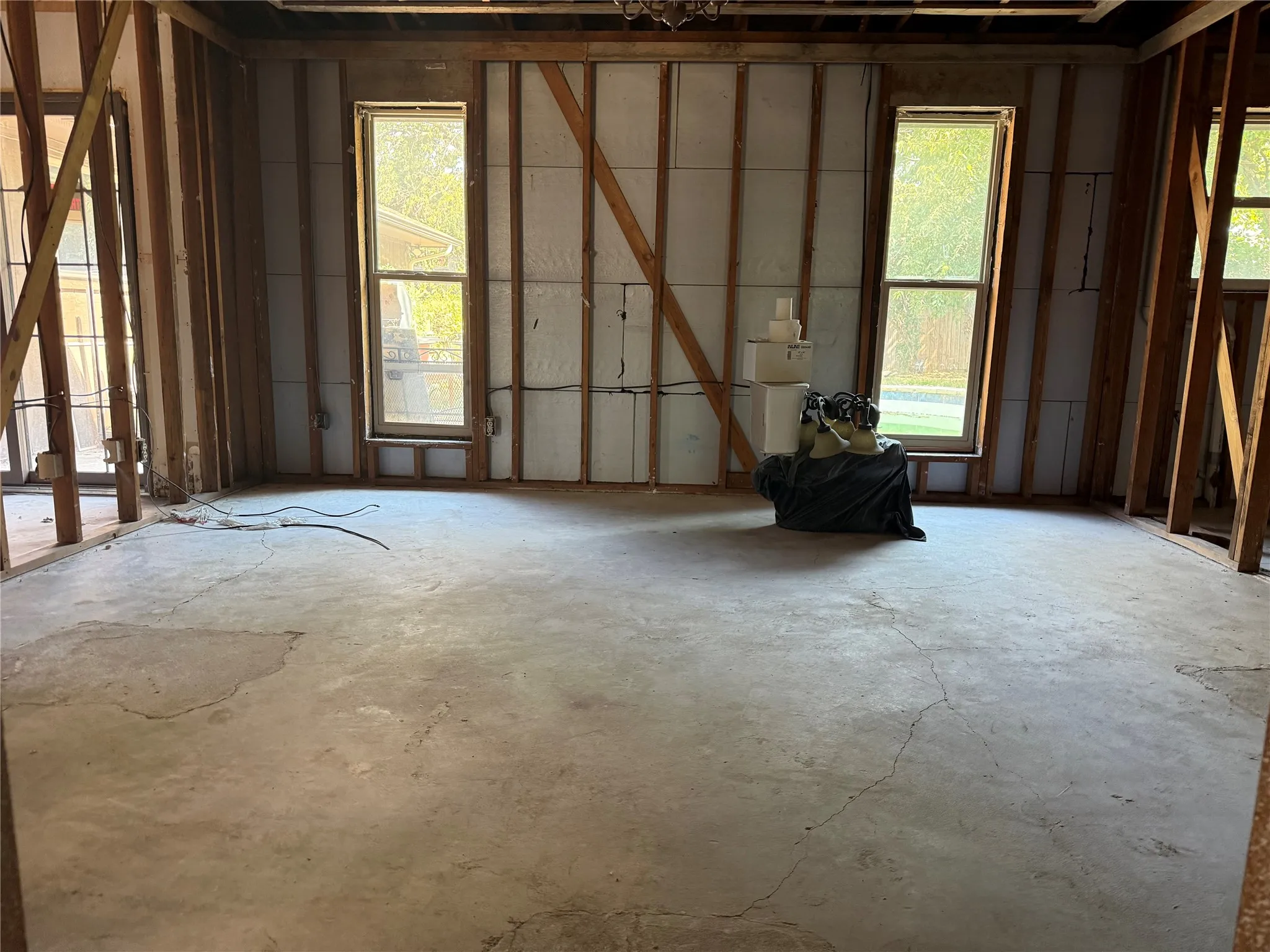 Single Family Residence For Sale in Dallas County , 147 Sandy Oak Lane, Coppell, Texas 75019, 4 Bedroom, 3 Bathroom, 2 Garage spaces, 2,316 Sqft, built in 1980, mls#21372902, Real Estate Agent in Coppell, Homes For Sale in Dallas county, Homes For Sale in Coppell, Realtor in Coppell Texas, Real Estate Brokerage Independent Realty Texas, Luminita Cordes Realtor