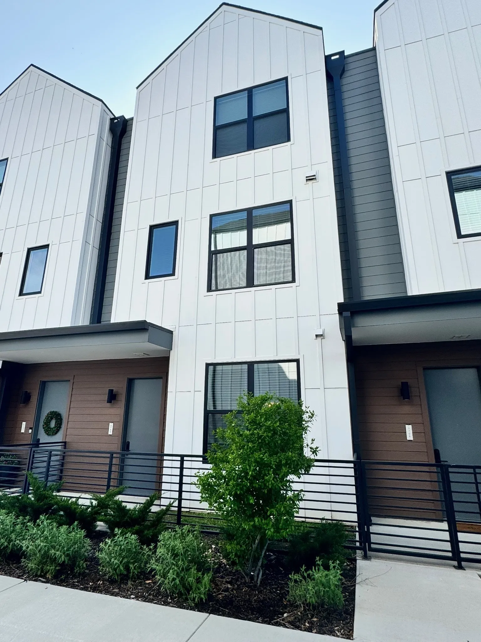 Townhouse For Rent in Collin County , 2100 Legacy Drive 506, Plano, Texas 75023, 3 Bedroom, 4 Bathroom, 2 Garage spaces, 1,897 Sqft, built in 2023, mls#21372892, Real Estate Agent in Plano, Homes For Rent in Collin county, Homes For Rent in Plano, Realtor in Plano Texas, Real Estate Brokerage Independent Realty Texas, Luminita Cordes Realtor