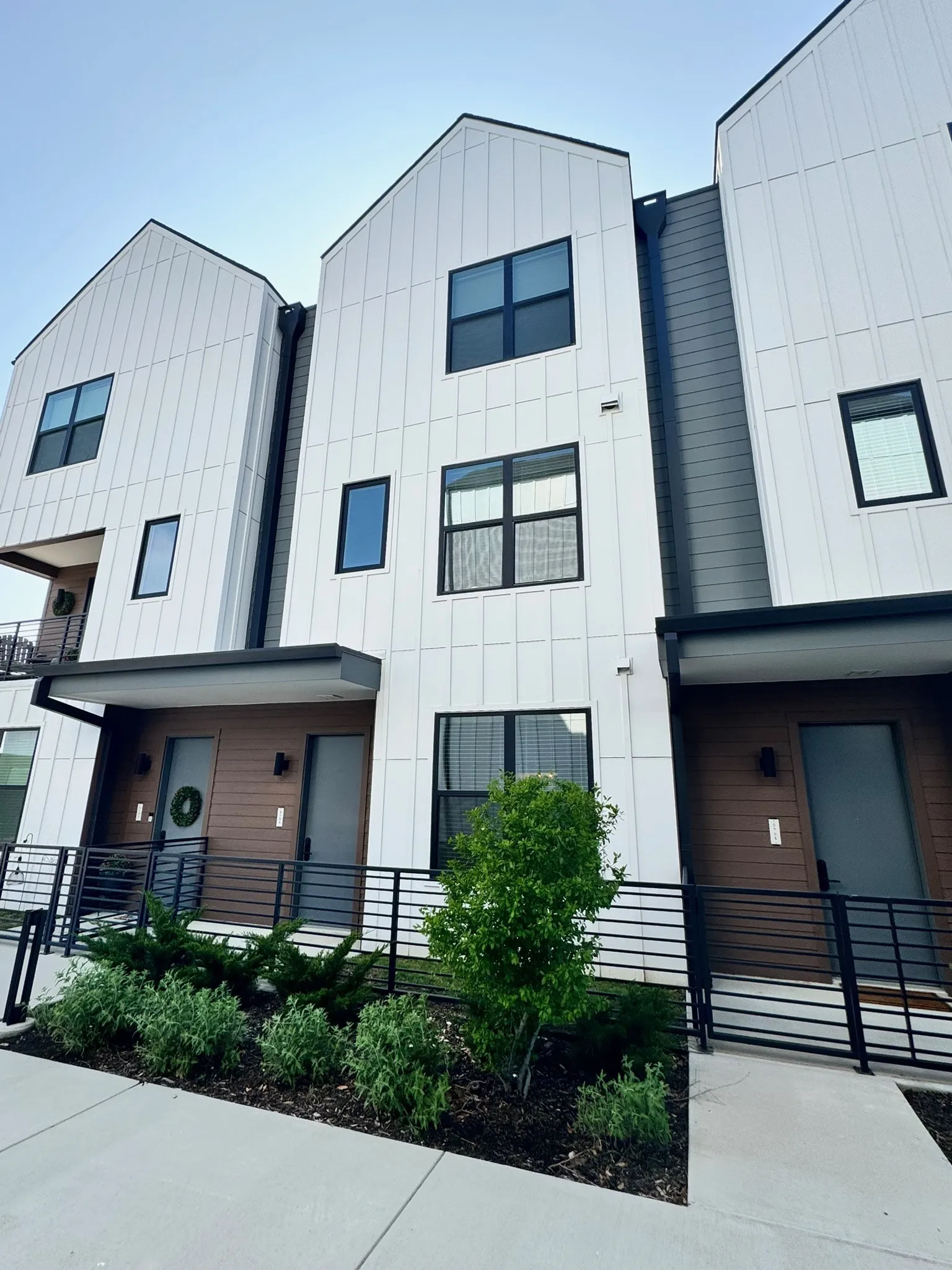 Townhouse For Rent in Collin County , 2100 Legacy Drive 506, Plano, Texas 75023, 3 Bedroom, 4 Bathroom, 2 Garage spaces, 1,897 Sqft, built in 2023, mls#21372892, Real Estate Agent in Plano, Homes For Rent in Collin county, Homes For Rent in Plano, Realtor in Plano Texas, Real Estate Brokerage Independent Realty Texas, Luminita Cordes Realtor