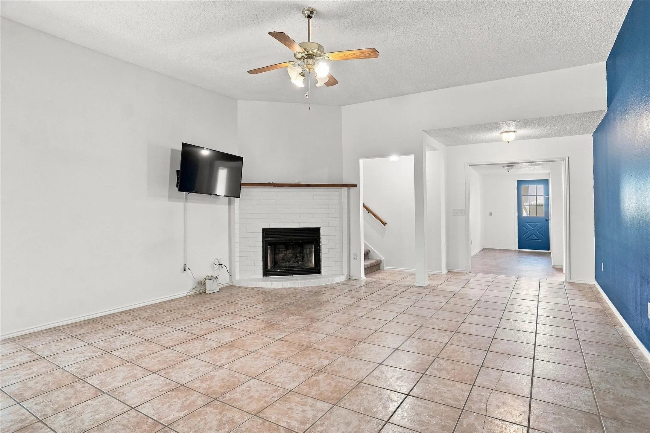 Single Family Residence For Sale in Tarrant County , 1001 Flower Drive, Arlington, Texas 76017, 6 Bedroom, 3 Bathroom, 1 Garage spaces, 2,644 Sqft, built in 1993, mls#21365783, Real Estate Agent in Arlington, Homes For Sale in Tarrant county, Homes For Sale in Arlington, Realtor in Arlington Texas, Real Estate Brokerage Independent Realty Texas, Luminita Cordes Realtor