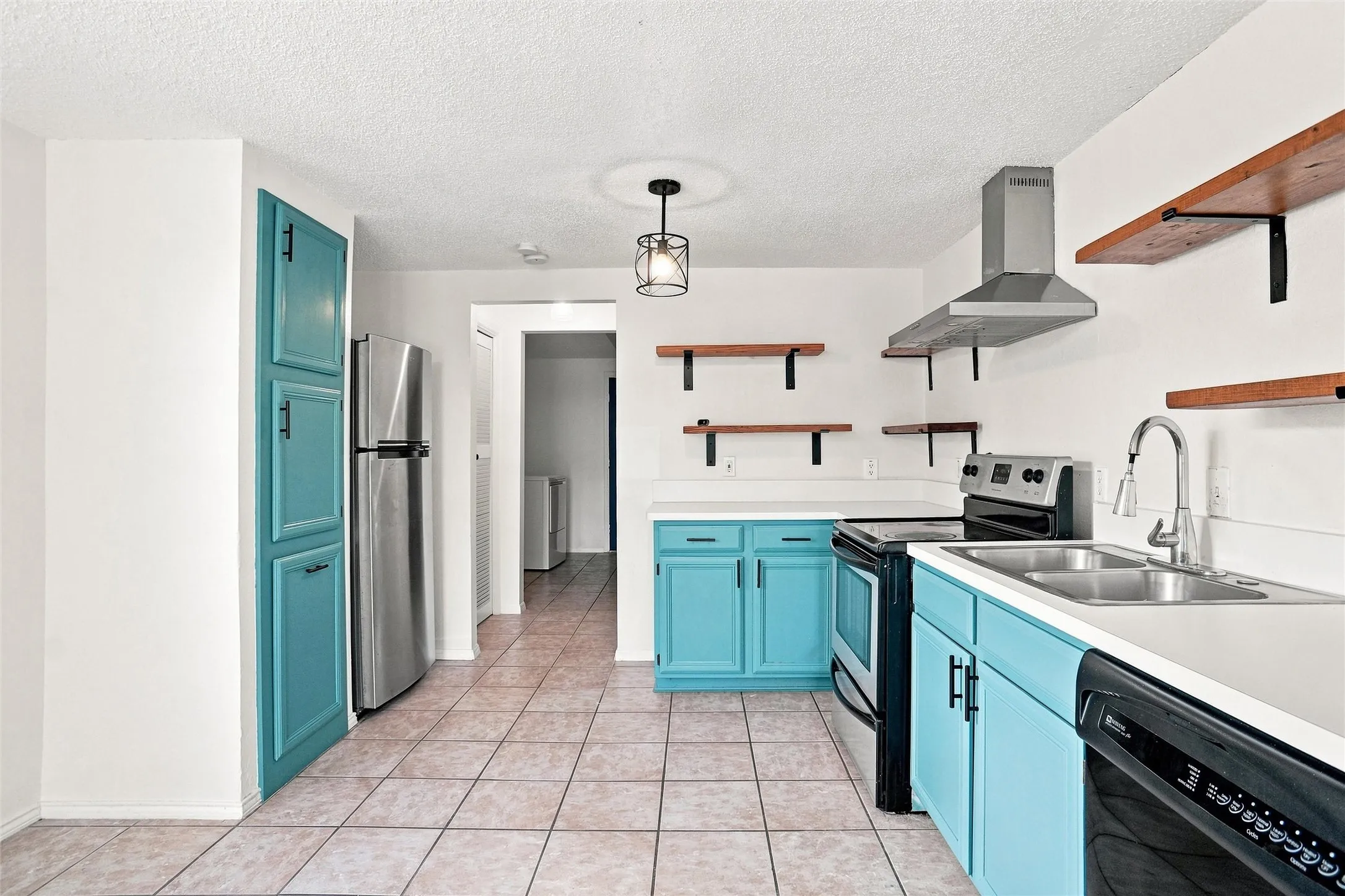 Single Family Residence For Sale in Tarrant County , 1001 Flower Drive, Arlington, Texas 76017, 6 Bedroom, 3 Bathroom, 1 Garage spaces, 2,644 Sqft, built in 1993, mls#21365783, Real Estate Agent in Arlington, Homes For Sale in Tarrant county, Homes For Sale in Arlington, Realtor in Arlington Texas, Real Estate Brokerage Independent Realty Texas, Luminita Cordes Realtor
