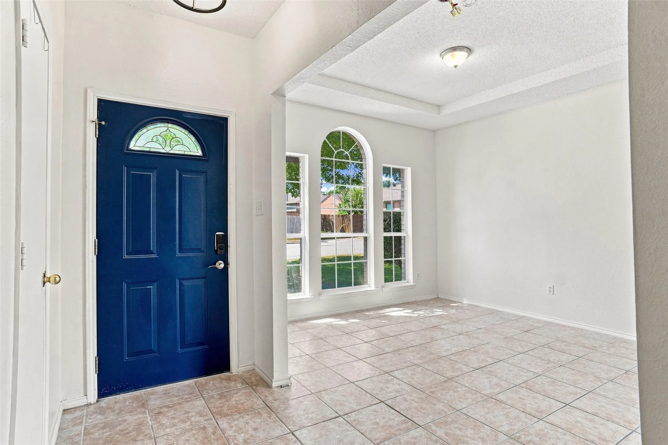 Single Family Residence For Sale in Tarrant County , 1001 Flower Drive, Arlington, Texas 76017, 6 Bedroom, 3 Bathroom, 1 Garage spaces, 2,644 Sqft, built in 1993, mls#21365783, Real Estate Agent in Arlington, Homes For Sale in Tarrant county, Homes For Sale in Arlington, Realtor in Arlington Texas, Real Estate Brokerage Independent Realty Texas, Luminita Cordes Realtor