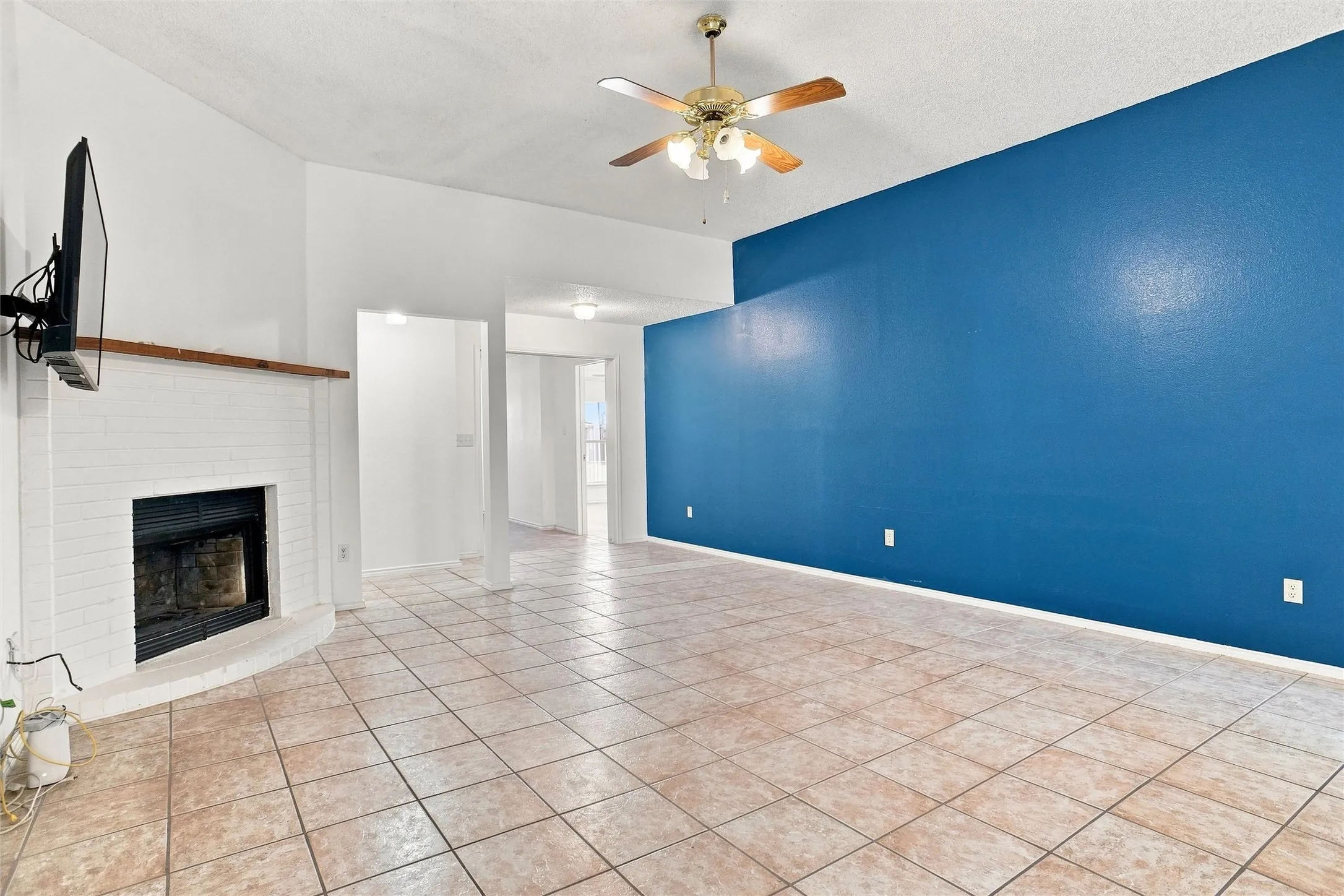 Single Family Residence For Sale in Tarrant County , 1001 Flower Drive, Arlington, Texas 76017, 6 Bedroom, 3 Bathroom, 1 Garage spaces, 2,644 Sqft, built in 1993, mls#21365783, Real Estate Agent in Arlington, Homes For Sale in Tarrant county, Homes For Sale in Arlington, Realtor in Arlington Texas, Real Estate Brokerage Independent Realty Texas, Luminita Cordes Realtor