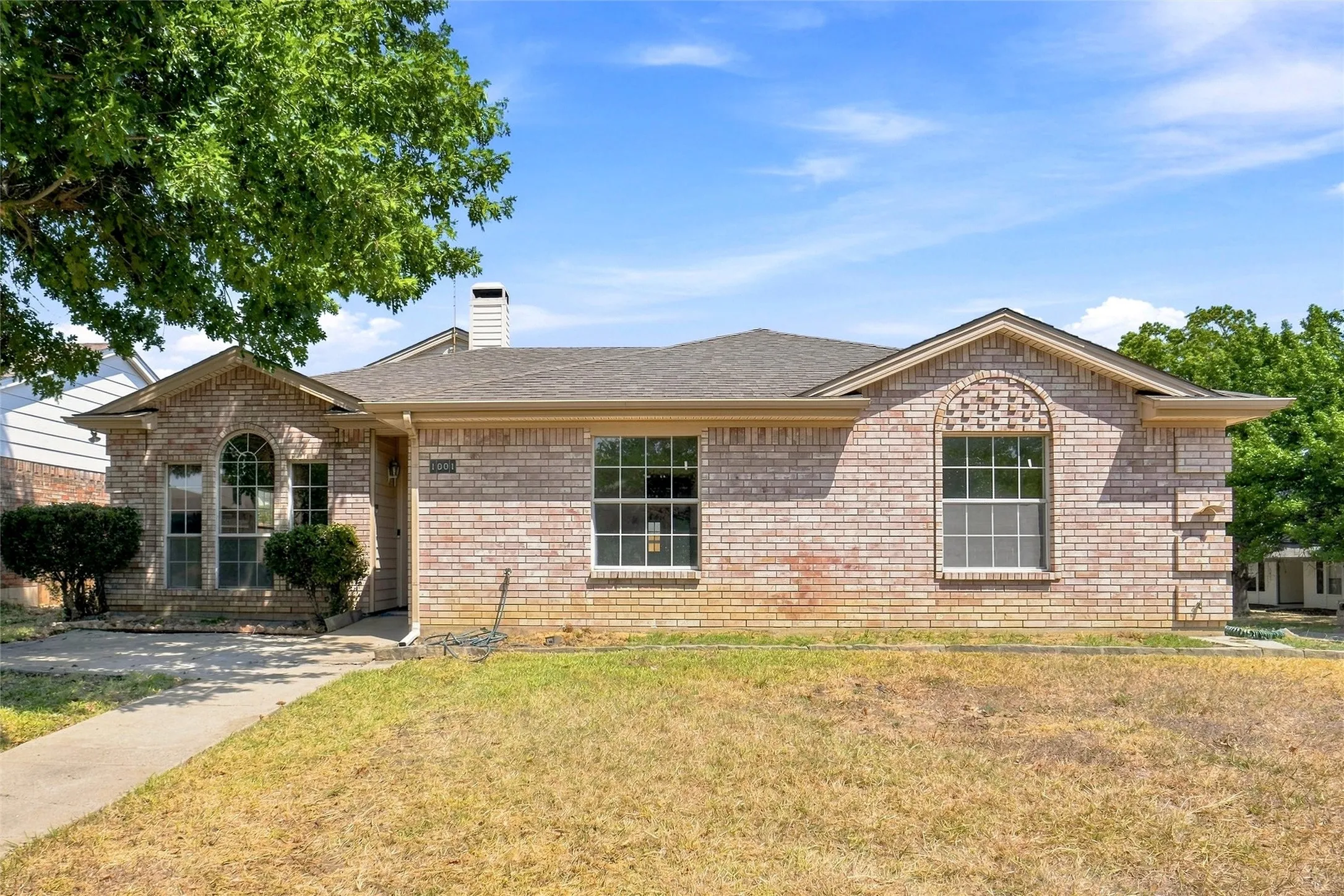 Single Family Residence For Sale in Tarrant County , 1001 Flower Drive, Arlington, Texas 76017, 6 Bedroom, 3 Bathroom, 1 Garage spaces, 2,644 Sqft, built in 1993, mls#21365783, Real Estate Agent in Arlington, Homes For Sale in Tarrant county, Homes For Sale in Arlington, Realtor in Arlington Texas, Real Estate Brokerage Independent Realty Texas, Luminita Cordes Realtor
