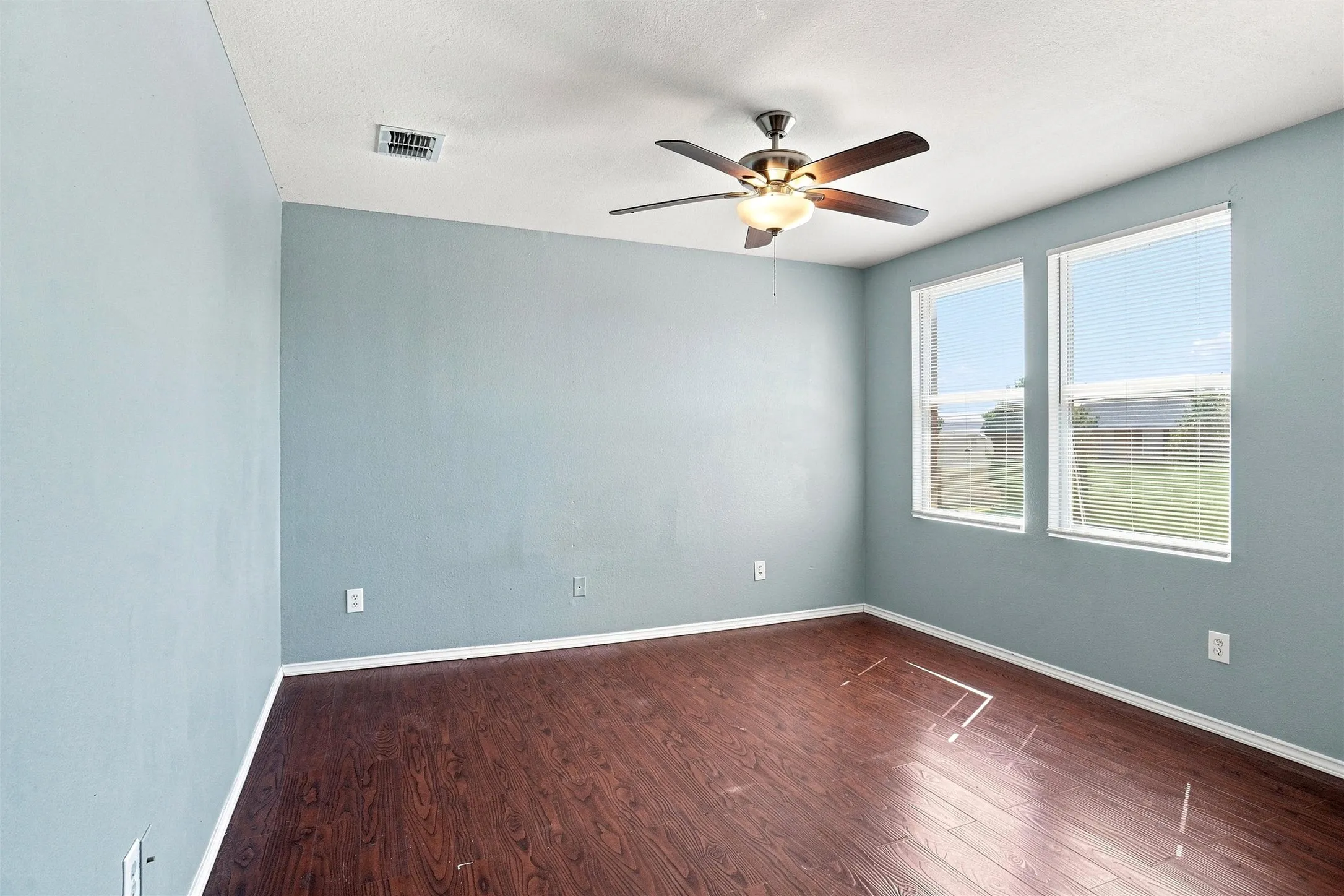 Single Family Residence For Sale in Dallas County , 1027 Graystone Drive, Lancaster, Texas 75134, 4 Bedroom, 3 Bathroom, 2 Garage spaces, 2,560 Sqft, built in 2006, mls#21365808, Real Estate Agent in Lancaster, Homes For Sale in Dallas county, Homes For Sale in Lancaster, Realtor in Lancaster Texas, Real Estate Brokerage Independent Realty Texas, Luminita Cordes Realtor