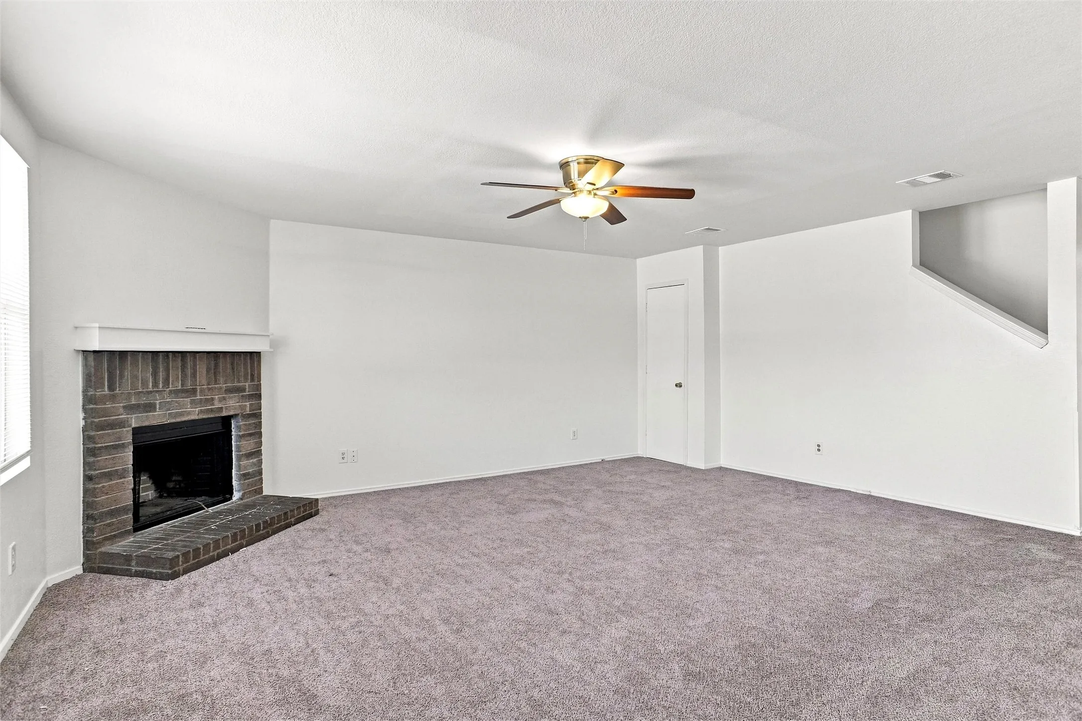 Single Family Residence For Sale in Dallas County , 1027 Graystone Drive, Lancaster, Texas 75134, 4 Bedroom, 3 Bathroom, 2 Garage spaces, 2,560 Sqft, built in 2006, mls#21365808, Real Estate Agent in Lancaster, Homes For Sale in Dallas county, Homes For Sale in Lancaster, Realtor in Lancaster Texas, Real Estate Brokerage Independent Realty Texas, Luminita Cordes Realtor