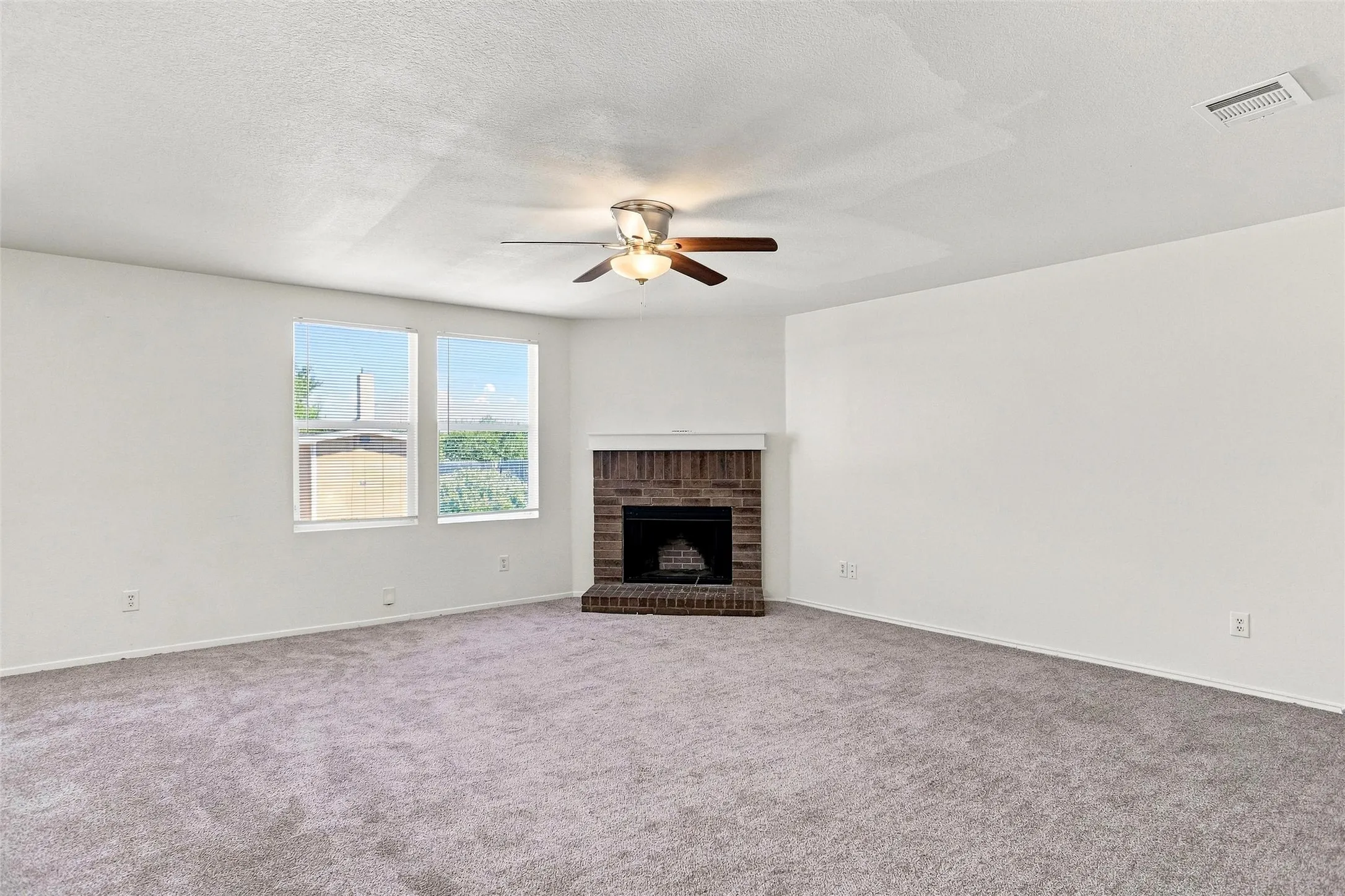Single Family Residence For Sale in Dallas County , 1027 Graystone Drive, Lancaster, Texas 75134, 4 Bedroom, 3 Bathroom, 2 Garage spaces, 2,560 Sqft, built in 2006, mls#21365808, Real Estate Agent in Lancaster, Homes For Sale in Dallas county, Homes For Sale in Lancaster, Realtor in Lancaster Texas, Real Estate Brokerage Independent Realty Texas, Luminita Cordes Realtor