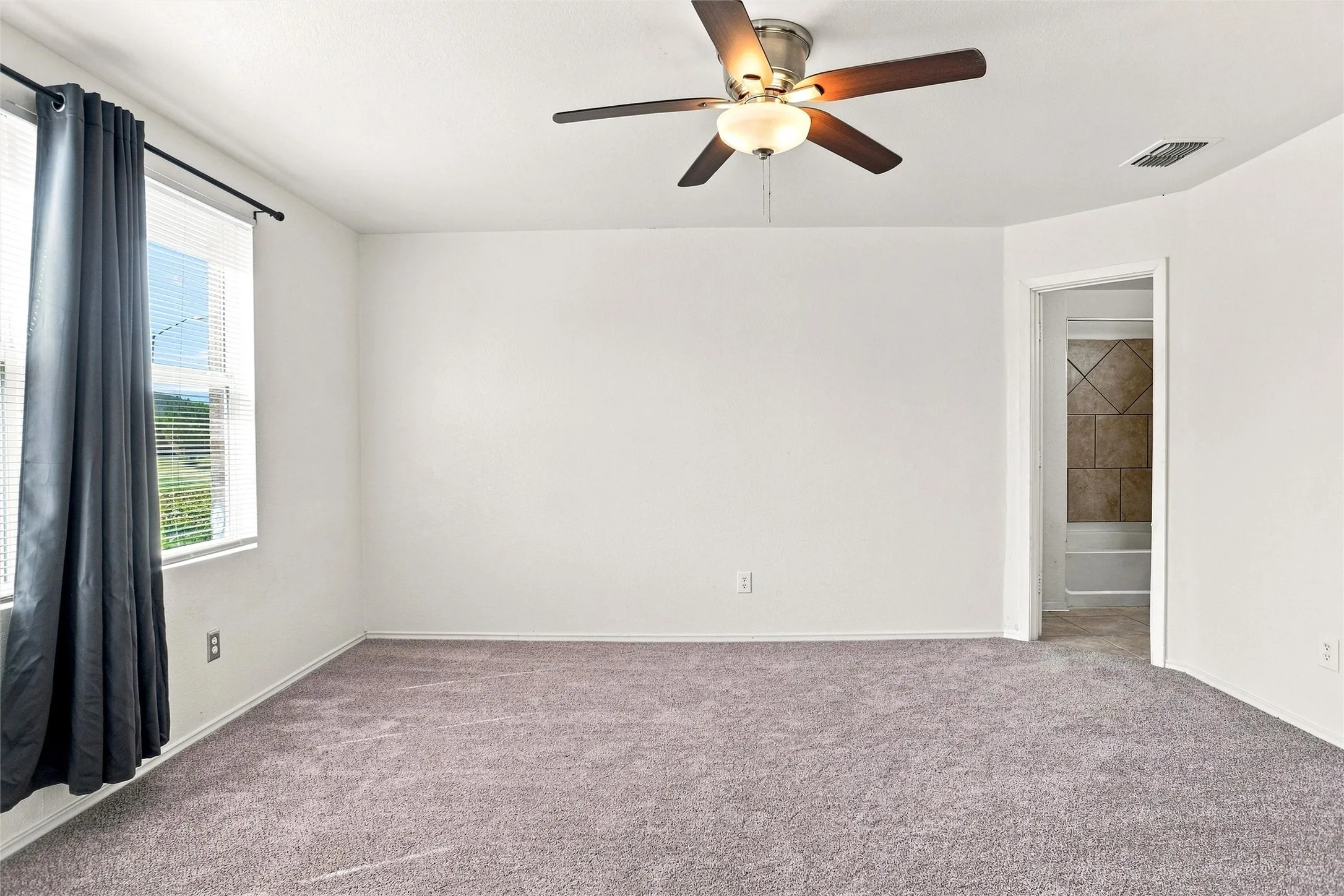 Single Family Residence For Sale in Dallas County , 1027 Graystone Drive, Lancaster, Texas 75134, 4 Bedroom, 3 Bathroom, 2 Garage spaces, 2,560 Sqft, built in 2006, mls#21365808, Real Estate Agent in Lancaster, Homes For Sale in Dallas county, Homes For Sale in Lancaster, Realtor in Lancaster Texas, Real Estate Brokerage Independent Realty Texas, Luminita Cordes Realtor