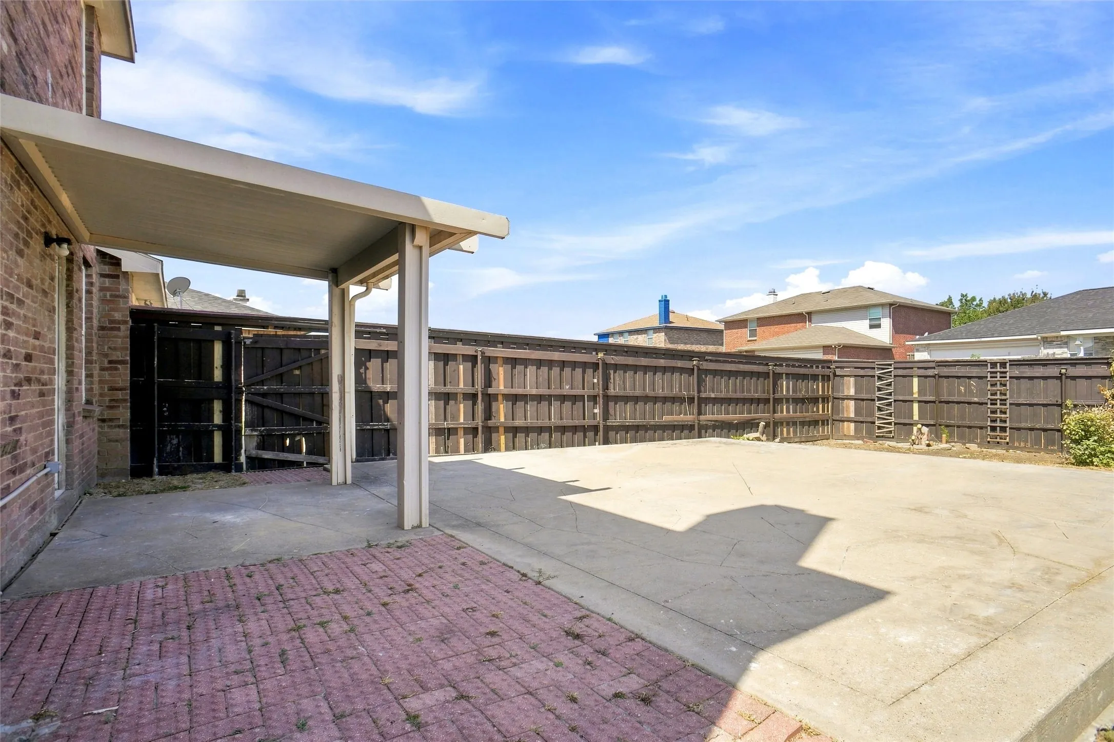 Single Family Residence For Sale in Dallas County , 1027 Graystone Drive, Lancaster, Texas 75134, 4 Bedroom, 3 Bathroom, 2 Garage spaces, 2,560 Sqft, built in 2006, mls#21365808, Real Estate Agent in Lancaster, Homes For Sale in Dallas county, Homes For Sale in Lancaster, Realtor in Lancaster Texas, Real Estate Brokerage Independent Realty Texas, Luminita Cordes Realtor
