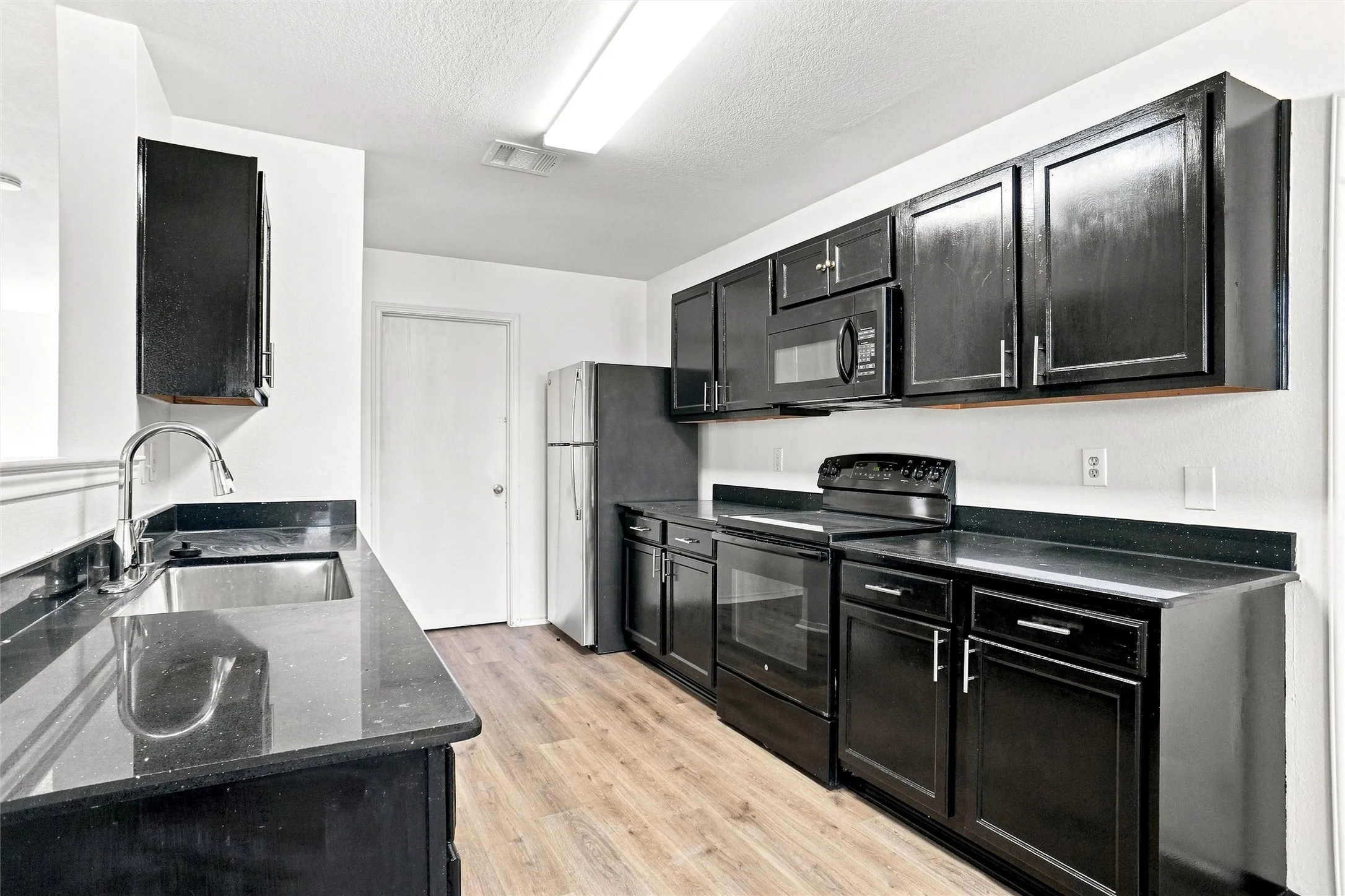 Single Family Residence For Sale in Dallas County , 1027 Graystone Drive, Lancaster, Texas 75134, 4 Bedroom, 3 Bathroom, 2 Garage spaces, 2,560 Sqft, built in 2006, mls#21365808, Real Estate Agent in Lancaster, Homes For Sale in Dallas county, Homes For Sale in Lancaster, Realtor in Lancaster Texas, Real Estate Brokerage Independent Realty Texas, Luminita Cordes Realtor
