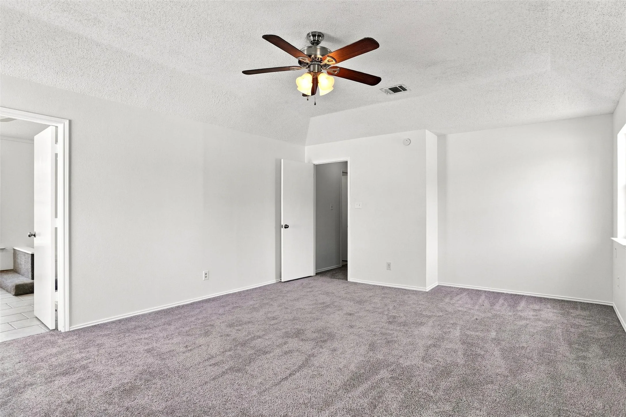 Single Family Residence For Sale in Tarrant County , 4138 Scotland Drive, Grand Prairie, Texas 75052, 4 Bedroom, 3 Bathroom, 2 Garage spaces, 2,476 Sqft, built in 1987, mls#21363606, Real Estate Agent in Grand Prairie, Homes For Sale in Tarrant county, Homes For Sale in Grand Prairie, Realtor in Grand Prairie Texas, Real Estate Brokerage Independent Realty Texas, Luminita Cordes Realtor