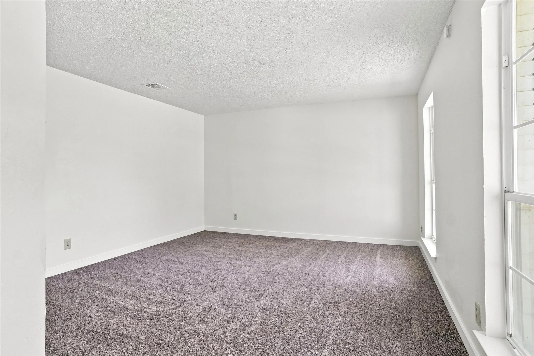Single Family Residence For Sale in Tarrant County , 4138 Scotland Drive, Grand Prairie, Texas 75052, 4 Bedroom, 3 Bathroom, 2 Garage spaces, 2,476 Sqft, built in 1987, mls#21363606, Real Estate Agent in Grand Prairie, Homes For Sale in Tarrant county, Homes For Sale in Grand Prairie, Realtor in Grand Prairie Texas, Real Estate Brokerage Independent Realty Texas, Luminita Cordes Realtor
