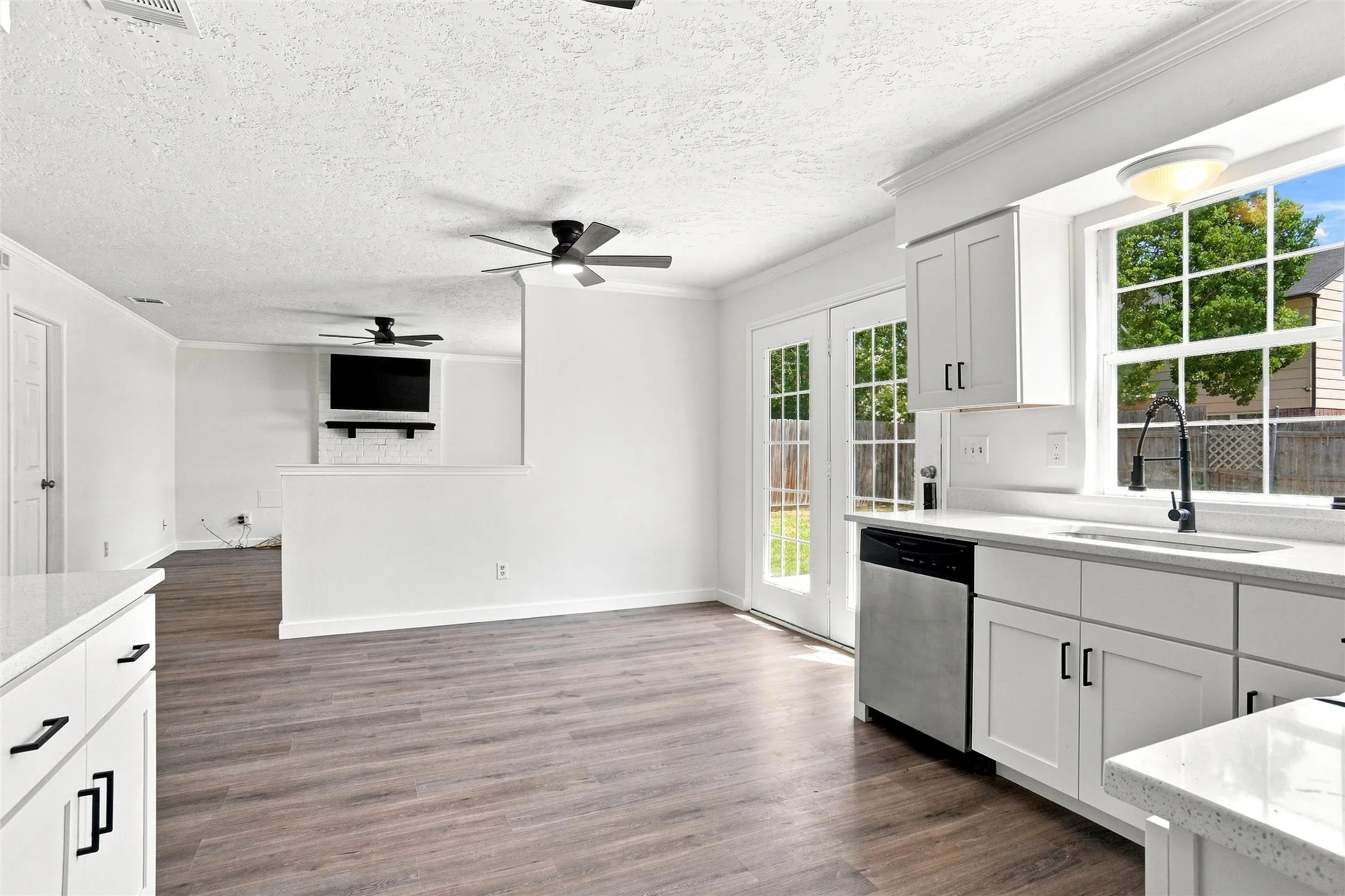 Single Family Residence For Sale in Tarrant County , 4138 Scotland Drive, Grand Prairie, Texas 75052, 4 Bedroom, 3 Bathroom, 2 Garage spaces, 2,476 Sqft, built in 1987, mls#21363606, Real Estate Agent in Grand Prairie, Homes For Sale in Tarrant county, Homes For Sale in Grand Prairie, Realtor in Grand Prairie Texas, Real Estate Brokerage Independent Realty Texas, Luminita Cordes Realtor