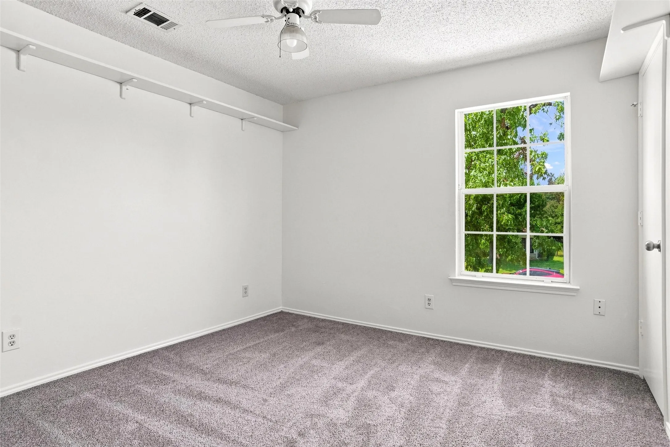 Single Family Residence For Sale in Tarrant County , 4138 Scotland Drive, Grand Prairie, Texas 75052, 4 Bedroom, 3 Bathroom, 2 Garage spaces, 2,476 Sqft, built in 1987, mls#21363606, Real Estate Agent in Grand Prairie, Homes For Sale in Tarrant county, Homes For Sale in Grand Prairie, Realtor in Grand Prairie Texas, Real Estate Brokerage Independent Realty Texas, Luminita Cordes Realtor