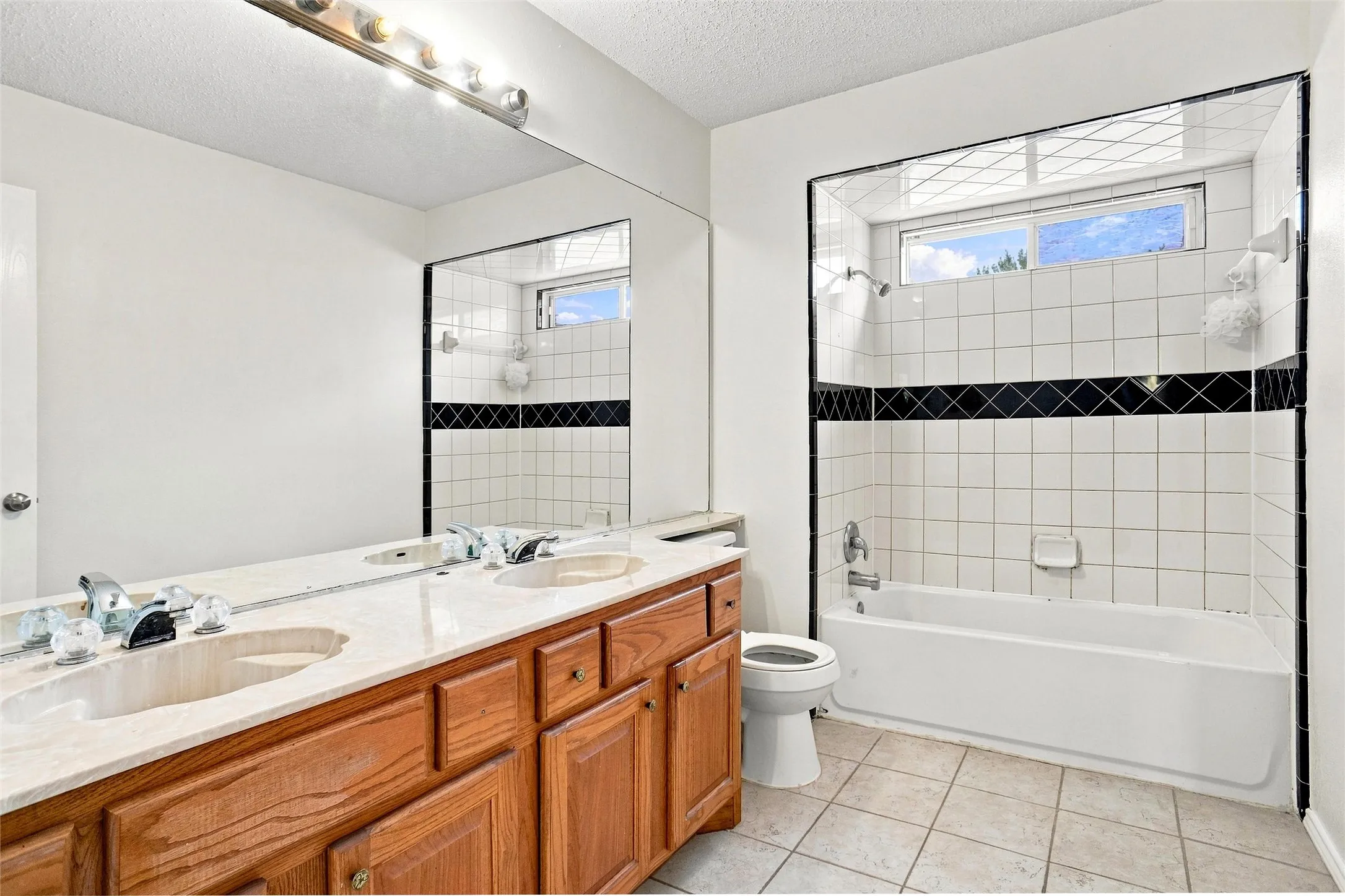 Single Family Residence For Sale in Tarrant County , 4138 Scotland Drive, Grand Prairie, Texas 75052, 4 Bedroom, 3 Bathroom, 2 Garage spaces, 2,476 Sqft, built in 1987, mls#21363606, Real Estate Agent in Grand Prairie, Homes For Sale in Tarrant county, Homes For Sale in Grand Prairie, Realtor in Grand Prairie Texas, Real Estate Brokerage Independent Realty Texas, Luminita Cordes Realtor