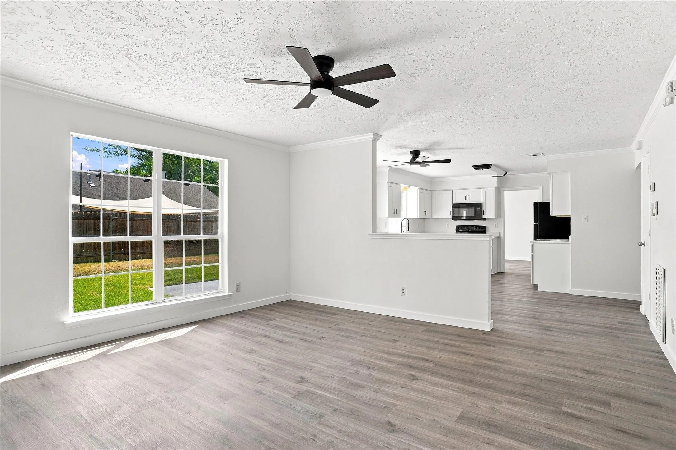 Single Family Residence For Sale in Tarrant County , 4138 Scotland Drive, Grand Prairie, Texas 75052, 4 Bedroom, 3 Bathroom, 2 Garage spaces, 2,476 Sqft, built in 1987, mls#21363606, Real Estate Agent in Grand Prairie, Homes For Sale in Tarrant county, Homes For Sale in Grand Prairie, Realtor in Grand Prairie Texas, Real Estate Brokerage Independent Realty Texas, Luminita Cordes Realtor