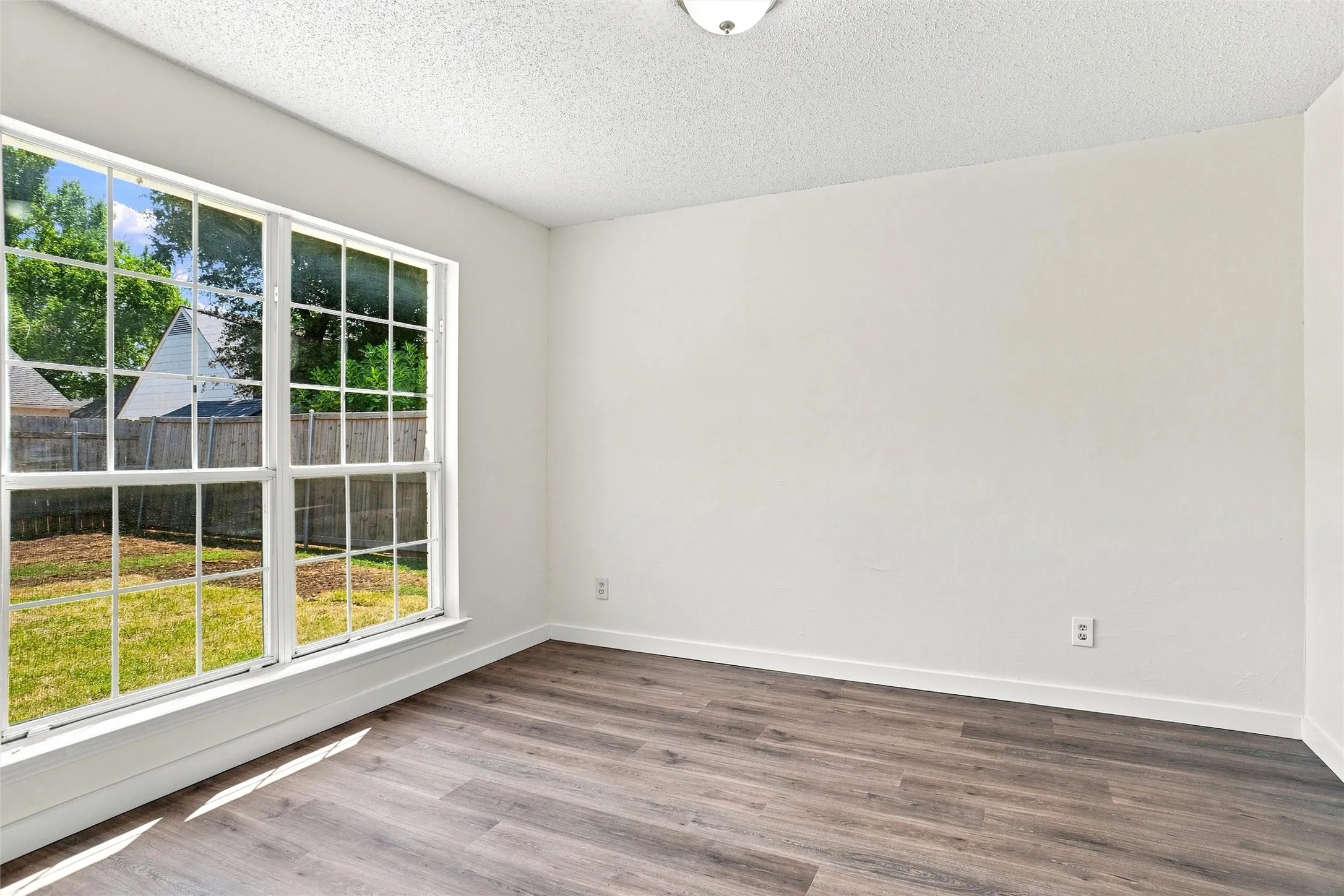 Single Family Residence For Sale in Tarrant County , 4138 Scotland Drive, Grand Prairie, Texas 75052, 4 Bedroom, 3 Bathroom, 2 Garage spaces, 2,476 Sqft, built in 1987, mls#21363606, Real Estate Agent in Grand Prairie, Homes For Sale in Tarrant county, Homes For Sale in Grand Prairie, Realtor in Grand Prairie Texas, Real Estate Brokerage Independent Realty Texas, Luminita Cordes Realtor