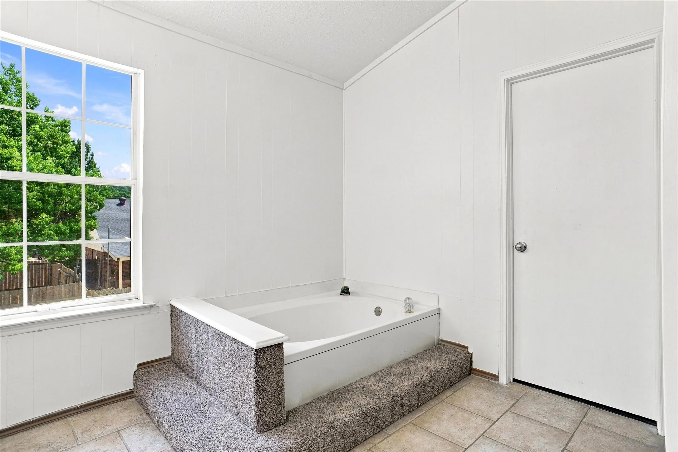 Single Family Residence For Sale in Tarrant County , 4138 Scotland Drive, Grand Prairie, Texas 75052, 4 Bedroom, 3 Bathroom, 2 Garage spaces, 2,476 Sqft, built in 1987, mls#21363606, Real Estate Agent in Grand Prairie, Homes For Sale in Tarrant county, Homes For Sale in Grand Prairie, Realtor in Grand Prairie Texas, Real Estate Brokerage Independent Realty Texas, Luminita Cordes Realtor