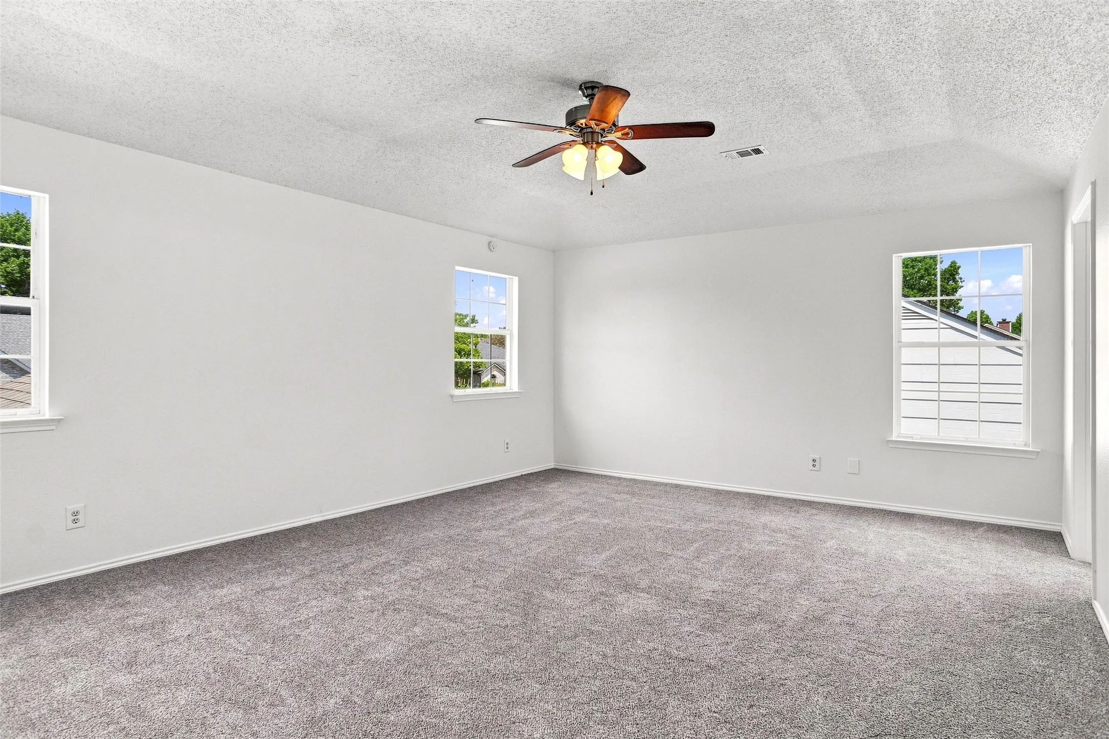 Single Family Residence For Sale in Tarrant County , 4138 Scotland Drive, Grand Prairie, Texas 75052, 4 Bedroom, 3 Bathroom, 2 Garage spaces, 2,476 Sqft, built in 1987, mls#21363606, Real Estate Agent in Grand Prairie, Homes For Sale in Tarrant county, Homes For Sale in Grand Prairie, Realtor in Grand Prairie Texas, Real Estate Brokerage Independent Realty Texas, Luminita Cordes Realtor