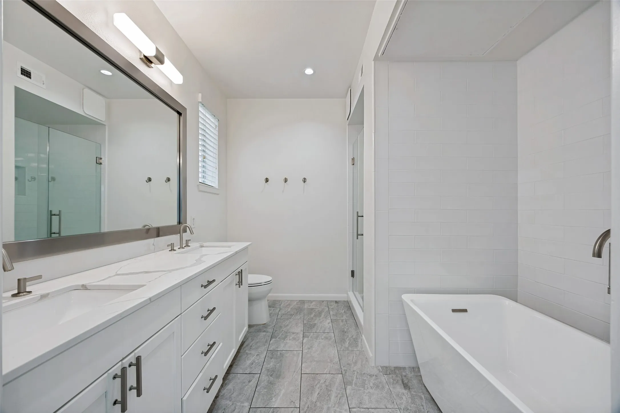 Townhouse For Sale in Dallas County , 1852 Summit Avenue, Dallas, Texas 75206, 2 Bedroom, 3 Bathroom, 2 Garage spaces, 1,454 Sqft, built in 2005, mls#21371572, Real Estate Agent in Dallas, Homes For Sale in Dallas county, Homes For Sale in Dallas, Realtor in Dallas Texas, Real Estate Brokerage Independent Realty Texas, Luminita Cordes Realtor