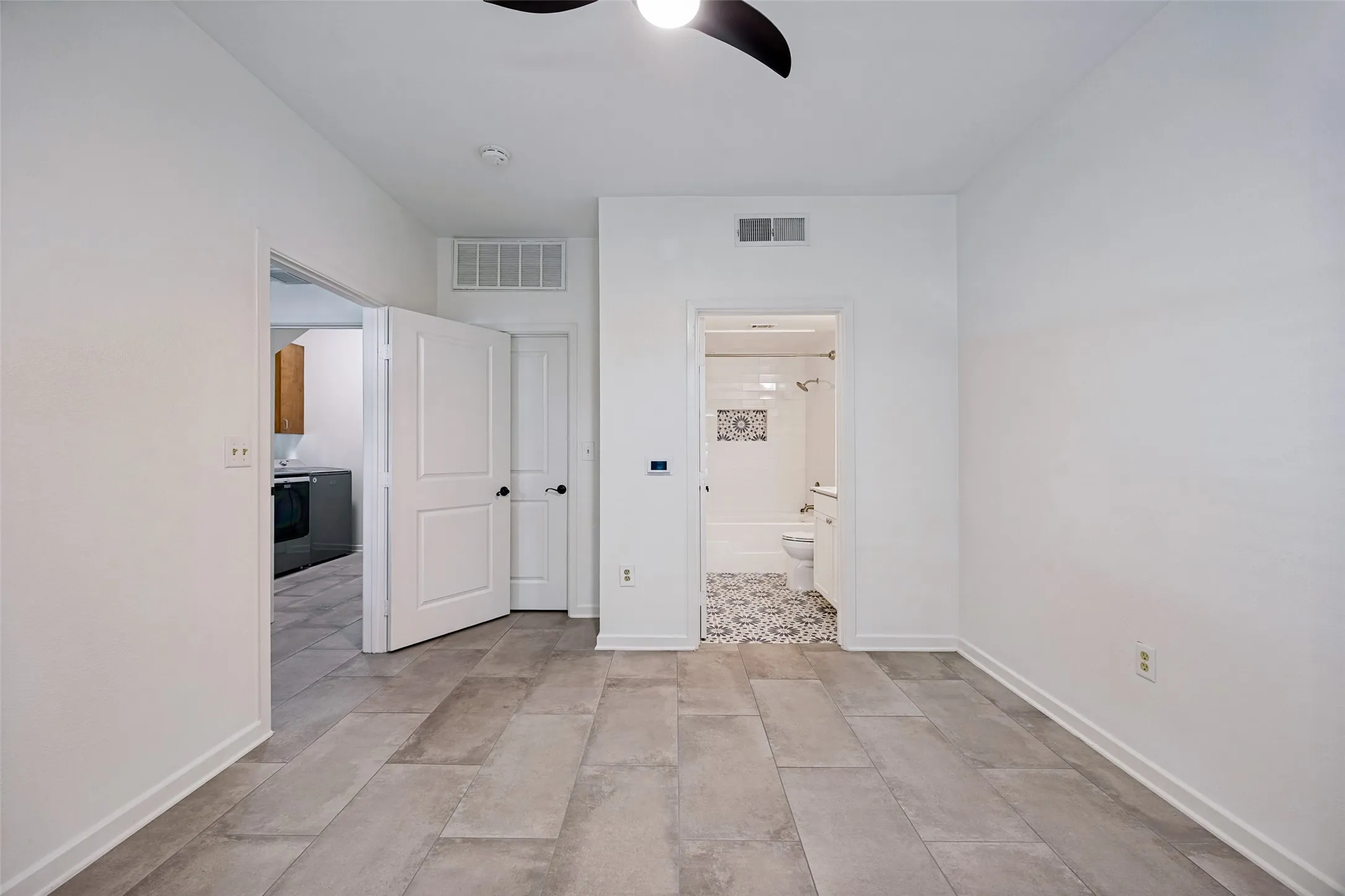 Townhouse For Sale in Dallas County , 1852 Summit Avenue, Dallas, Texas 75206, 2 Bedroom, 3 Bathroom, 2 Garage spaces, 1,454 Sqft, built in 2005, mls#21371572, Real Estate Agent in Dallas, Homes For Sale in Dallas county, Homes For Sale in Dallas, Realtor in Dallas Texas, Real Estate Brokerage Independent Realty Texas, Luminita Cordes Realtor