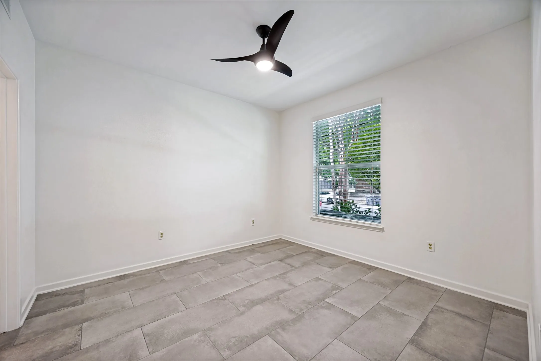 Townhouse For Sale in Dallas County , 1852 Summit Avenue, Dallas, Texas 75206, 2 Bedroom, 3 Bathroom, 2 Garage spaces, 1,454 Sqft, built in 2005, mls#21371572, Real Estate Agent in Dallas, Homes For Sale in Dallas county, Homes For Sale in Dallas, Realtor in Dallas Texas, Real Estate Brokerage Independent Realty Texas, Luminita Cordes Realtor