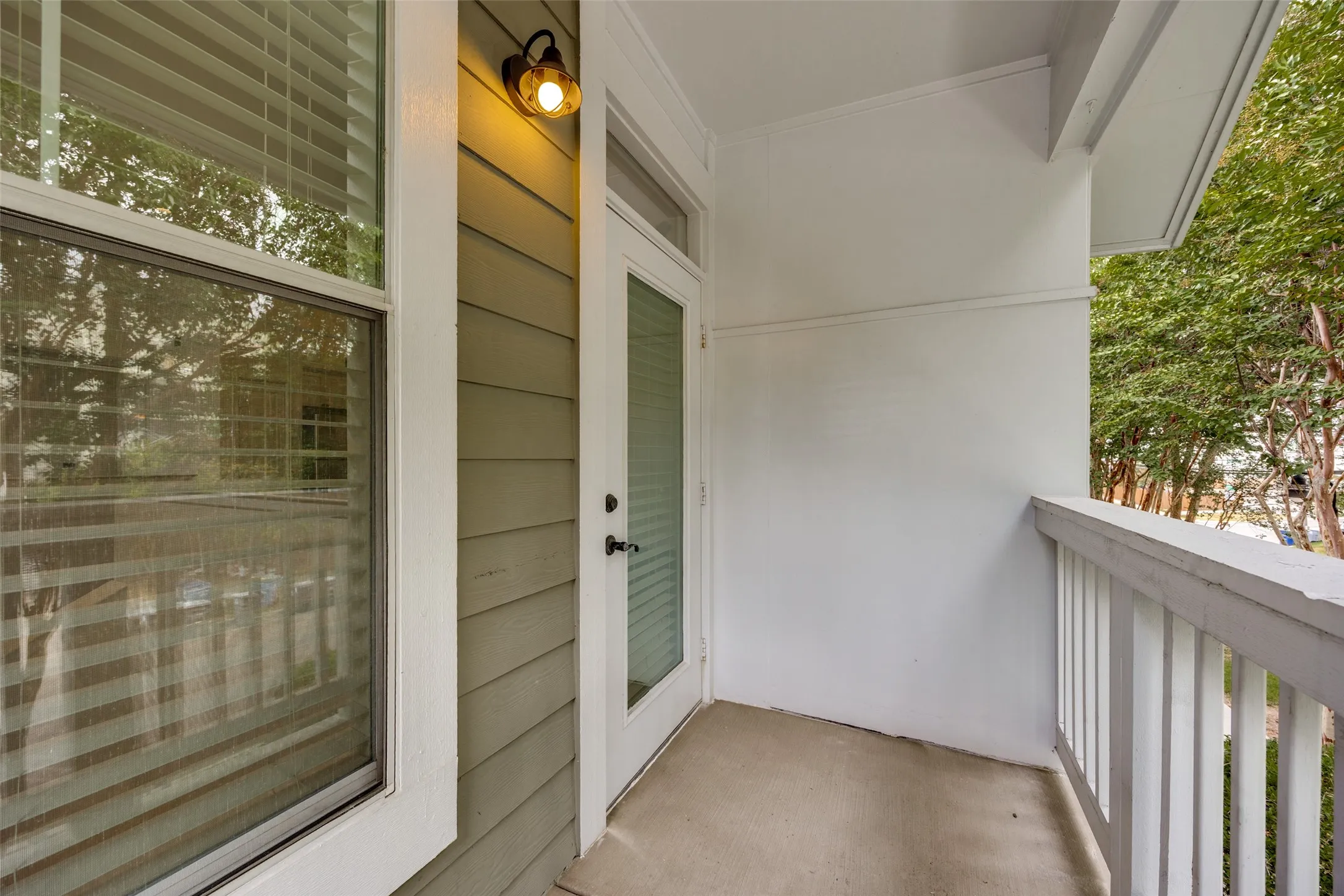 Townhouse For Sale in Dallas County , 1852 Summit Avenue, Dallas, Texas 75206, 2 Bedroom, 3 Bathroom, 2 Garage spaces, 1,454 Sqft, built in 2005, mls#21371572, Real Estate Agent in Dallas, Homes For Sale in Dallas county, Homes For Sale in Dallas, Realtor in Dallas Texas, Real Estate Brokerage Independent Realty Texas, Luminita Cordes Realtor