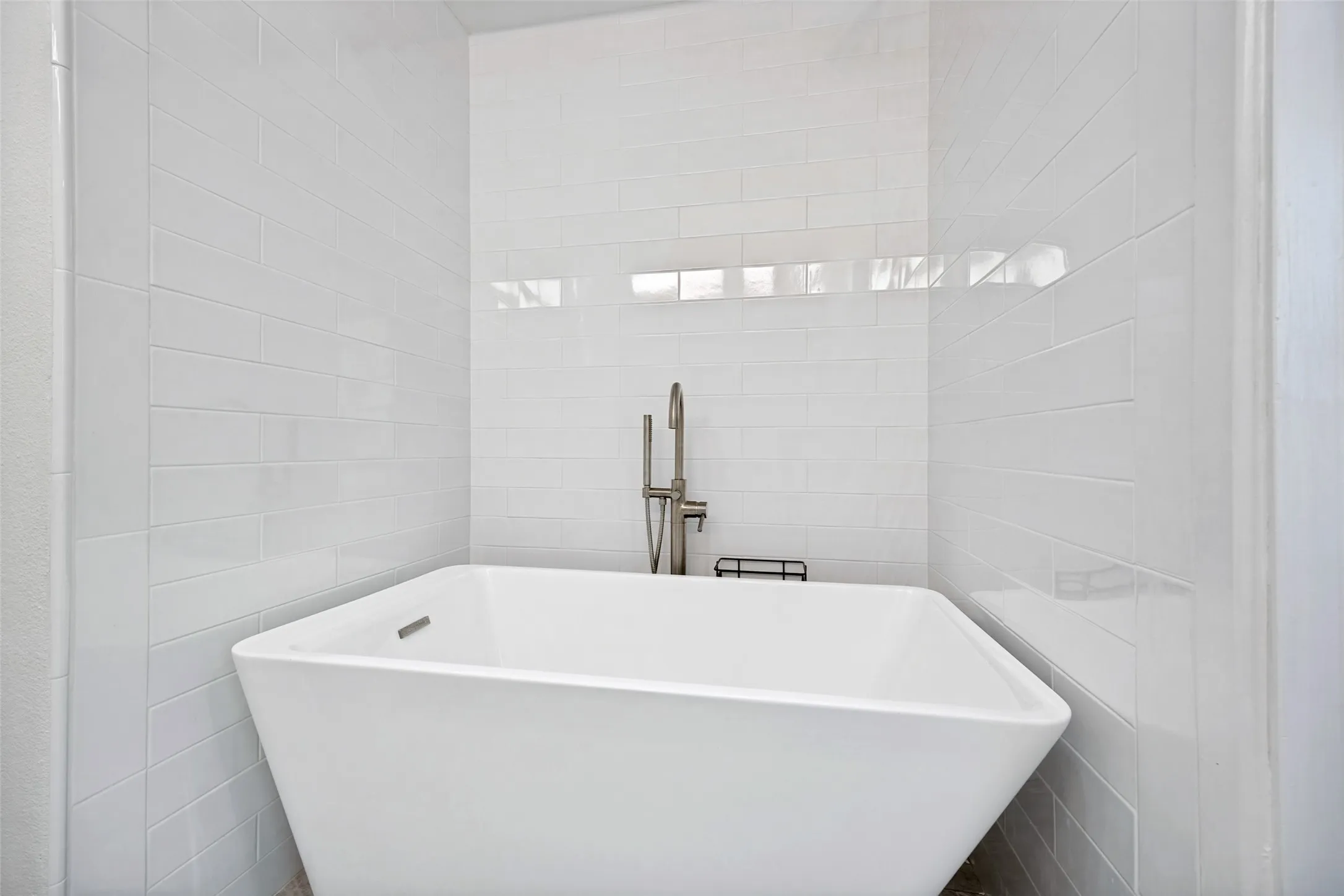 Townhouse For Sale in Dallas County , 1852 Summit Avenue, Dallas, Texas 75206, 2 Bedroom, 3 Bathroom, 2 Garage spaces, 1,454 Sqft, built in 2005, mls#21371572, Real Estate Agent in Dallas, Homes For Sale in Dallas county, Homes For Sale in Dallas, Realtor in Dallas Texas, Real Estate Brokerage Independent Realty Texas, Luminita Cordes Realtor