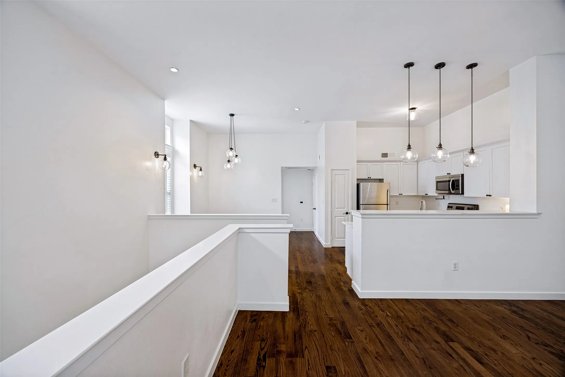 Townhouse For Sale in Dallas County , 1852 Summit Avenue, Dallas, Texas 75206, 2 Bedroom, 3 Bathroom, 2 Garage spaces, 1,454 Sqft, built in 2005, mls#21371572, Real Estate Agent in Dallas, Homes For Sale in Dallas county, Homes For Sale in Dallas, Realtor in Dallas Texas, Real Estate Brokerage Independent Realty Texas, Luminita Cordes Realtor
