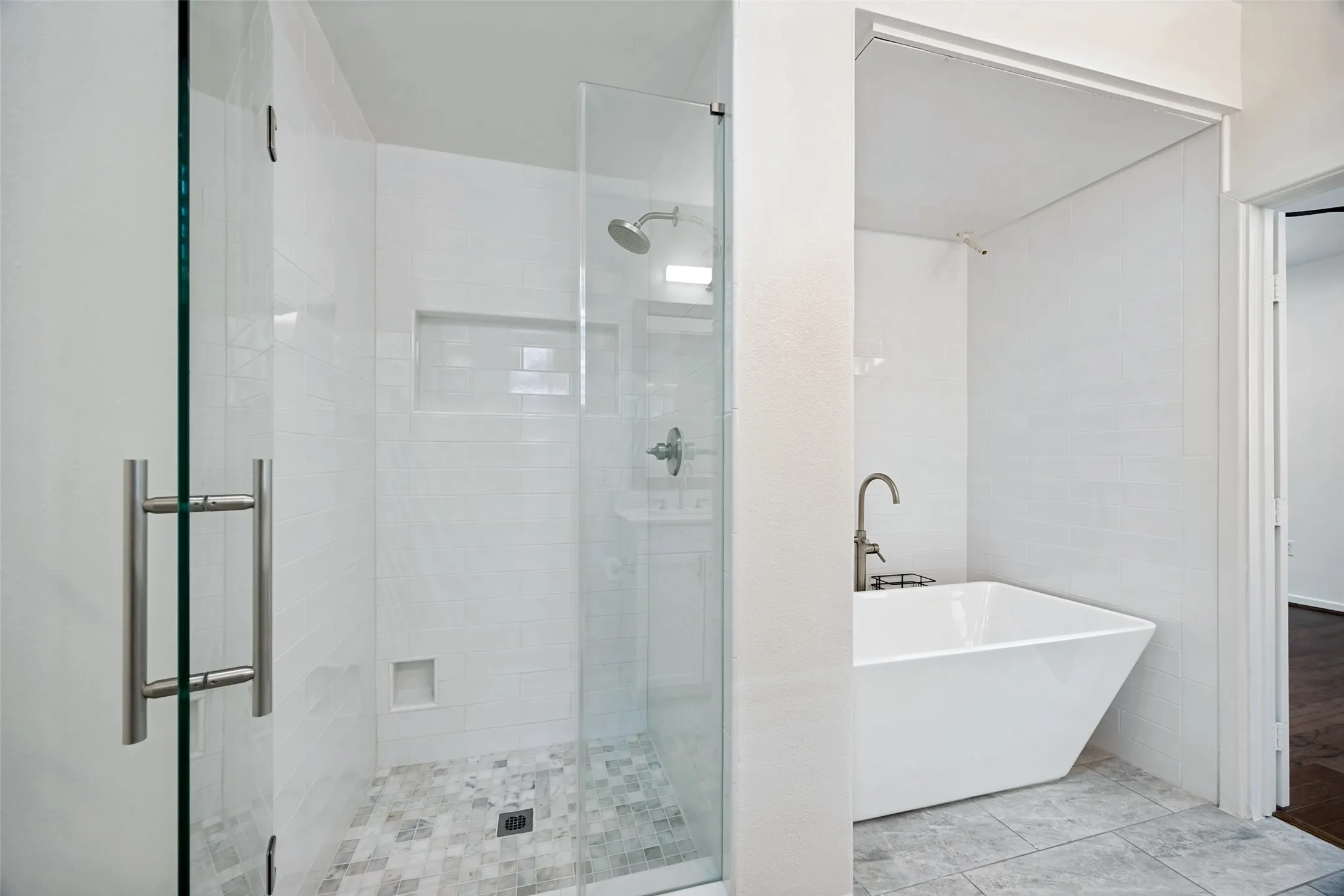 Townhouse For Sale in Dallas County , 1852 Summit Avenue, Dallas, Texas 75206, 2 Bedroom, 3 Bathroom, 2 Garage spaces, 1,454 Sqft, built in 2005, mls#21371572, Real Estate Agent in Dallas, Homes For Sale in Dallas county, Homes For Sale in Dallas, Realtor in Dallas Texas, Real Estate Brokerage Independent Realty Texas, Luminita Cordes Realtor
