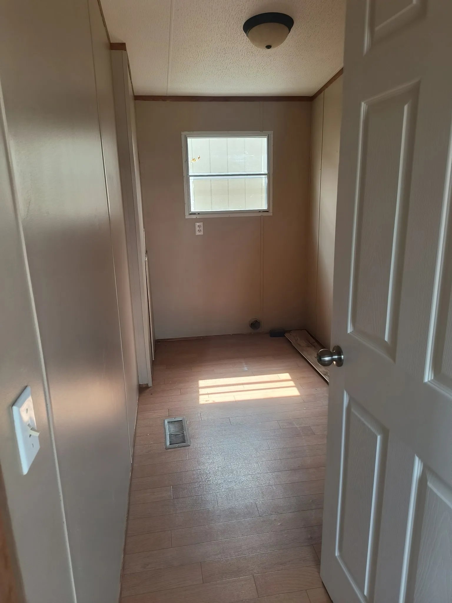 Mobile Home For Rent in Hood County , 4117 Gloria Court, Granbury, Texas 76049, 3 Bedroom, 2 Bathroom, Garage spaces, 1,216 Sqft, built in 2006, mls#21372899, Real Estate Agent in Granbury, Homes For Rent in Hood county, Homes For Rent in Granbury, Realtor in Granbury Texas, Real Estate Brokerage Independent Realty Texas, Luminita Cordes Realtor