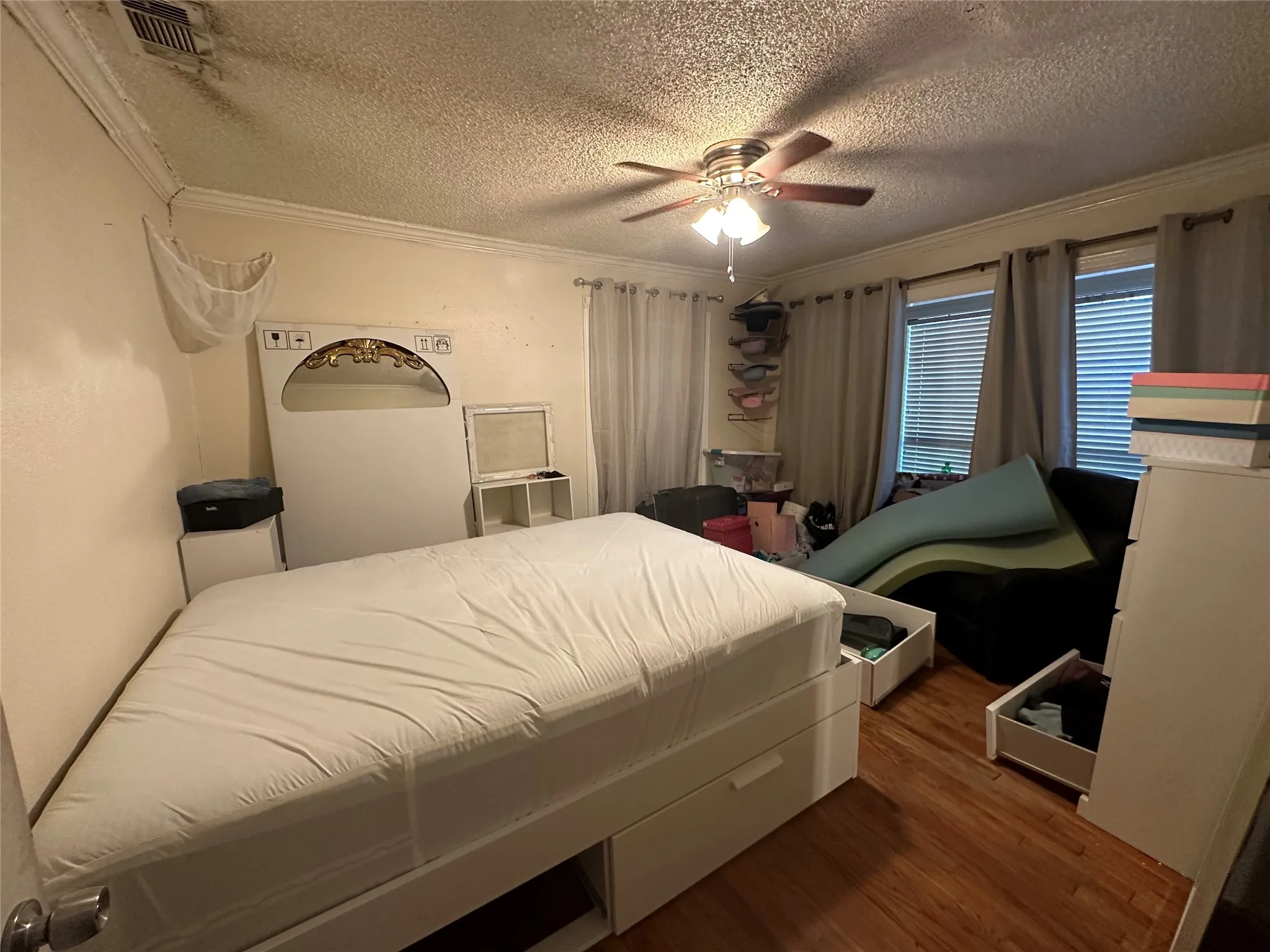Single Family Residence For Sale in Dallas County , 7805 Wanebe Drive, Dallas, Texas 75235, 3 Bedroom, 2 Bathroom, Garage spaces, 1,561 Sqft, built in 1948, mls#21372900, Real Estate Agent in Dallas, Homes For Sale in Dallas county, Homes For Sale in Dallas, Realtor in Dallas Texas, Real Estate Brokerage Independent Realty Texas, Luminita Cordes Realtor