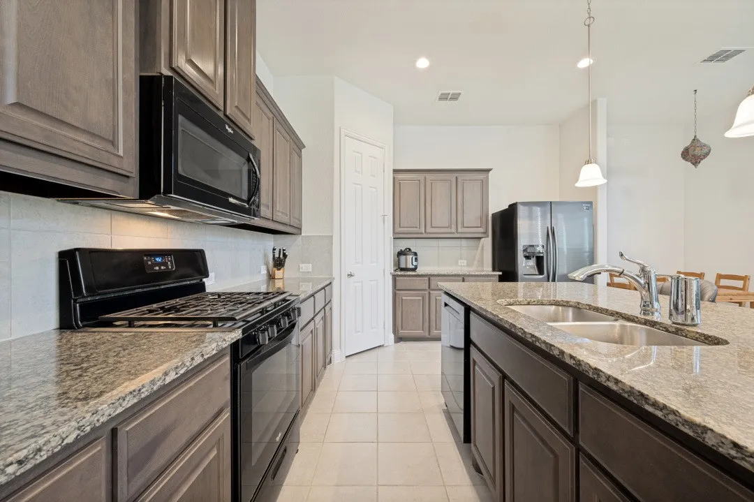 Single Family Residence For Rent in Collin County , 3812 Cliffstone Way, Mc Kinney, Texas 75070, 3 Bedroom, 3 Bathroom, 2 Garage spaces, 2,033 Sqft, built in 2018, mls#21372843, Real Estate Agent in Mc Kinney, Homes For Rent in Collin county, Homes For Rent in Mc Kinney, Realtor in Mc Kinney Texas, Real Estate Brokerage Independent Realty Texas, Luminita Cordes Realtor