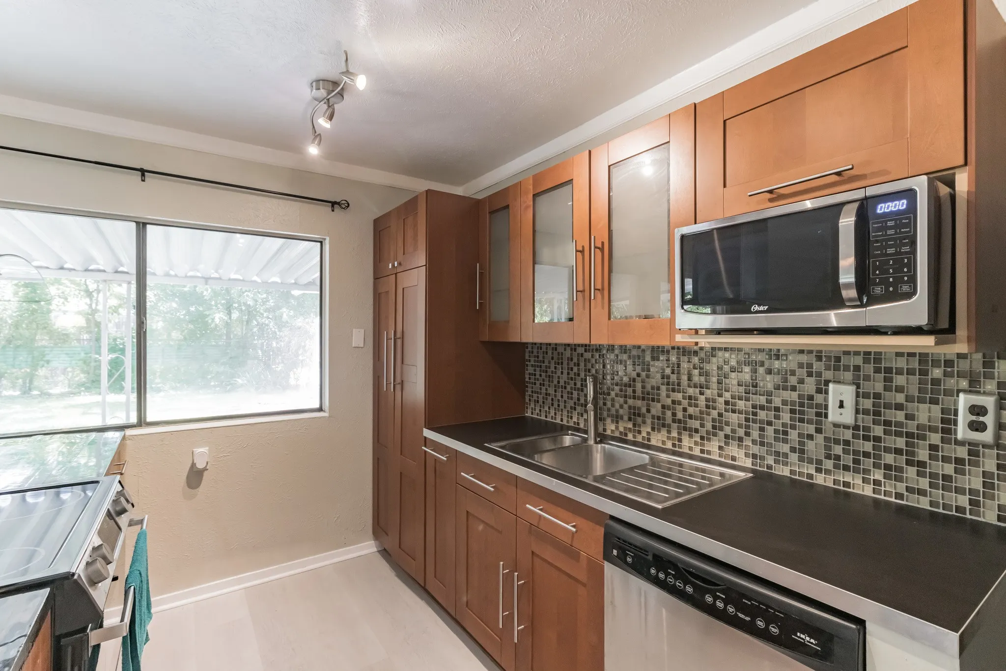 Single Family Residence For Rent in Dallas County , 3117 San Diego Drive, Dallas, Texas 75228, 3 Bedroom, 2 Bathroom, 2 Garage spaces, 1,674 Sqft, built in 1979, mls#21372906, Real Estate Agent in Dallas, Homes For Rent in Dallas county, Homes For Rent in Dallas, Realtor in Dallas Texas, Real Estate Brokerage Independent Realty Texas, Luminita Cordes Realtor