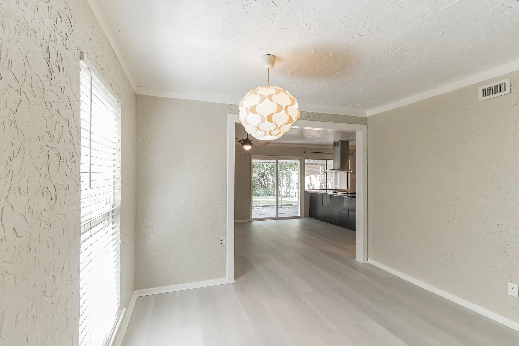Single Family Residence For Rent in Dallas County , 3117 San Diego Drive, Dallas, Texas 75228, 3 Bedroom, 2 Bathroom, 2 Garage spaces, 1,674 Sqft, built in 1979, mls#21372906, Real Estate Agent in Dallas, Homes For Rent in Dallas county, Homes For Rent in Dallas, Realtor in Dallas Texas, Real Estate Brokerage Independent Realty Texas, Luminita Cordes Realtor