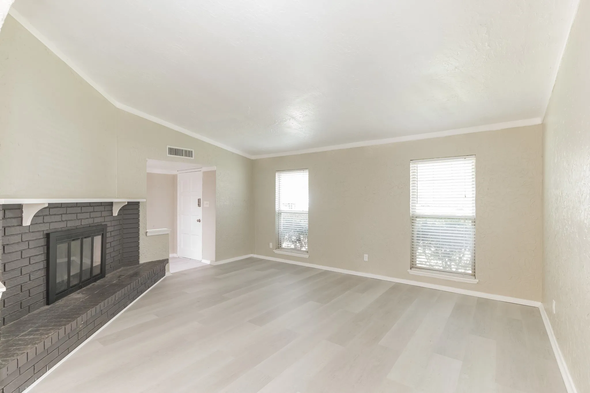 Single Family Residence For Rent in Dallas County , 3117 San Diego Drive, Dallas, Texas 75228, 3 Bedroom, 2 Bathroom, 2 Garage spaces, 1,674 Sqft, built in 1979, mls#21372906, Real Estate Agent in Dallas, Homes For Rent in Dallas county, Homes For Rent in Dallas, Realtor in Dallas Texas, Real Estate Brokerage Independent Realty Texas, Luminita Cordes Realtor
