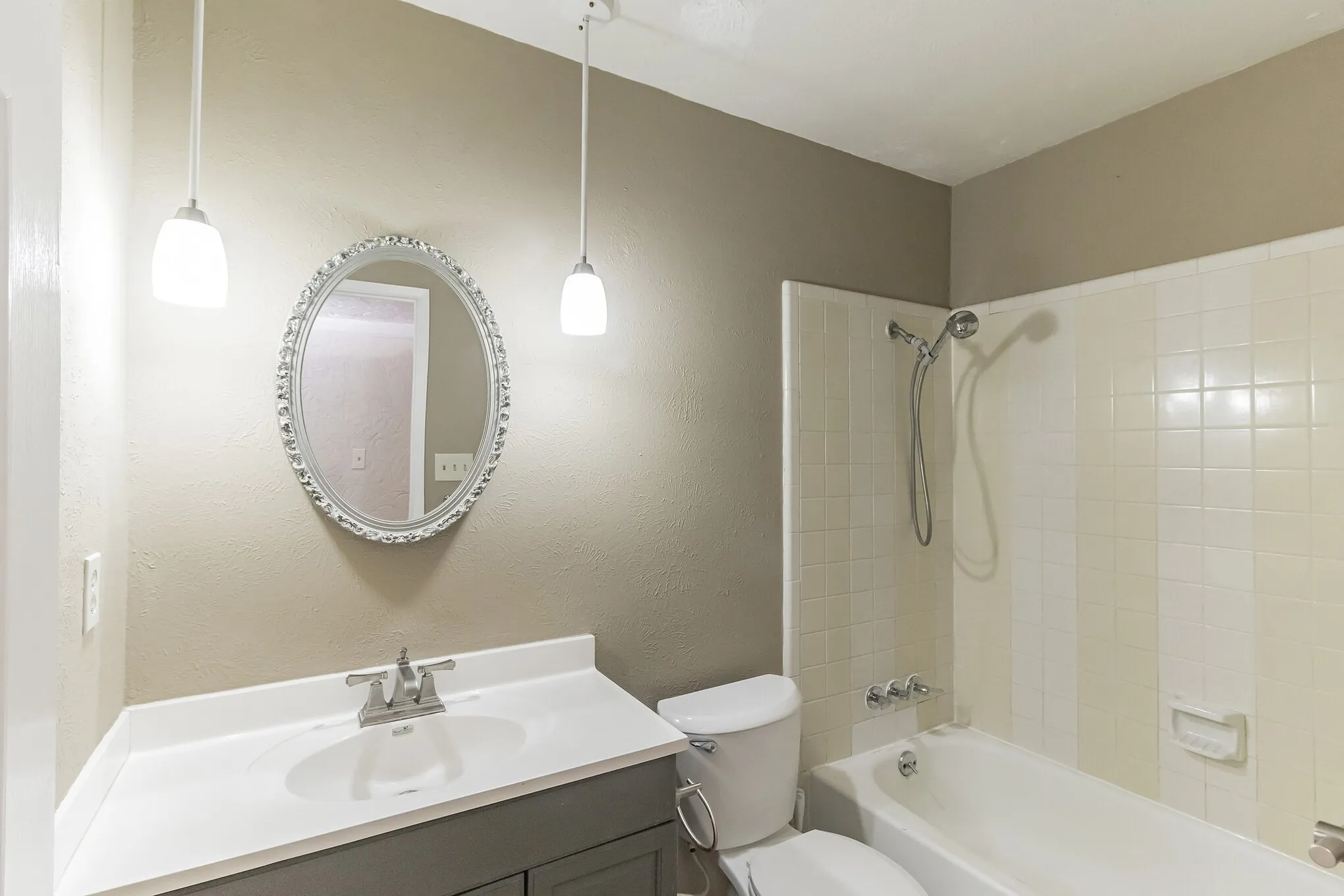 Single Family Residence For Rent in Dallas County , 3117 San Diego Drive, Dallas, Texas 75228, 3 Bedroom, 2 Bathroom, 2 Garage spaces, 1,674 Sqft, built in 1979, mls#21372906, Real Estate Agent in Dallas, Homes For Rent in Dallas county, Homes For Rent in Dallas, Realtor in Dallas Texas, Real Estate Brokerage Independent Realty Texas, Luminita Cordes Realtor