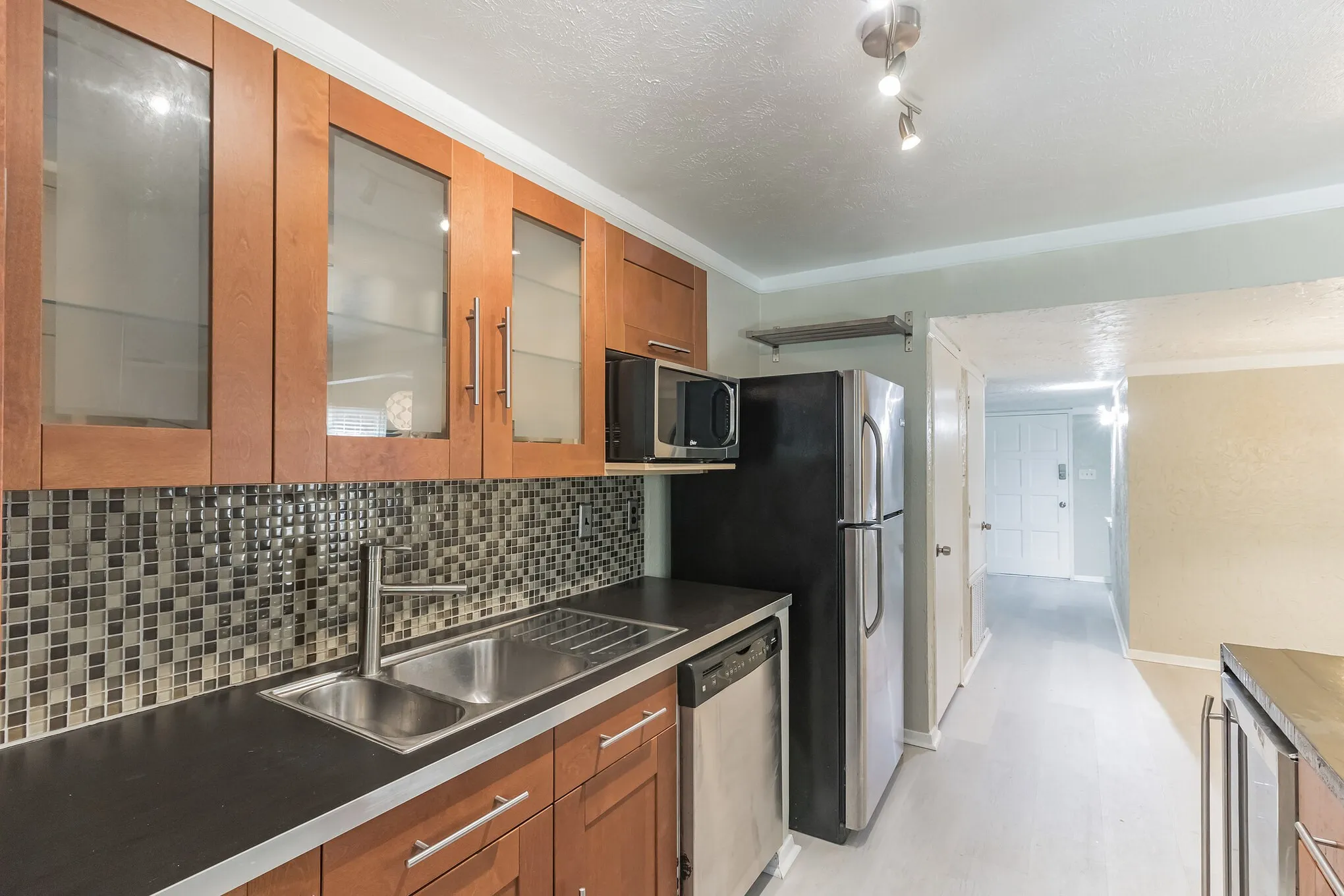 Single Family Residence For Rent in Dallas County , 3117 San Diego Drive, Dallas, Texas 75228, 3 Bedroom, 2 Bathroom, 2 Garage spaces, 1,674 Sqft, built in 1979, mls#21372906, Real Estate Agent in Dallas, Homes For Rent in Dallas county, Homes For Rent in Dallas, Realtor in Dallas Texas, Real Estate Brokerage Independent Realty Texas, Luminita Cordes Realtor