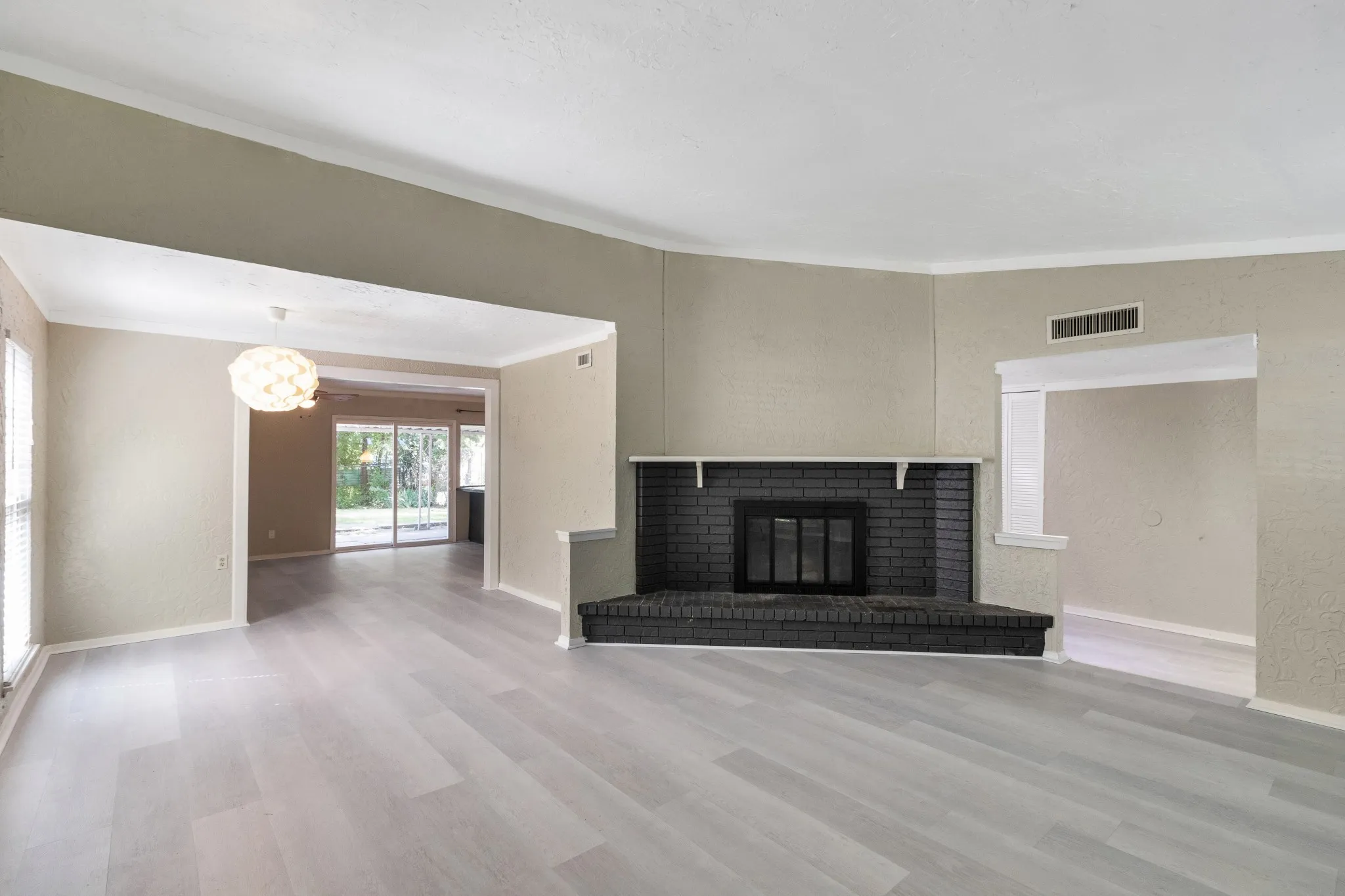 Single Family Residence For Rent in Dallas County , 3117 San Diego Drive, Dallas, Texas 75228, 3 Bedroom, 2 Bathroom, 2 Garage spaces, 1,674 Sqft, built in 1979, mls#21372906, Real Estate Agent in Dallas, Homes For Rent in Dallas county, Homes For Rent in Dallas, Realtor in Dallas Texas, Real Estate Brokerage Independent Realty Texas, Luminita Cordes Realtor