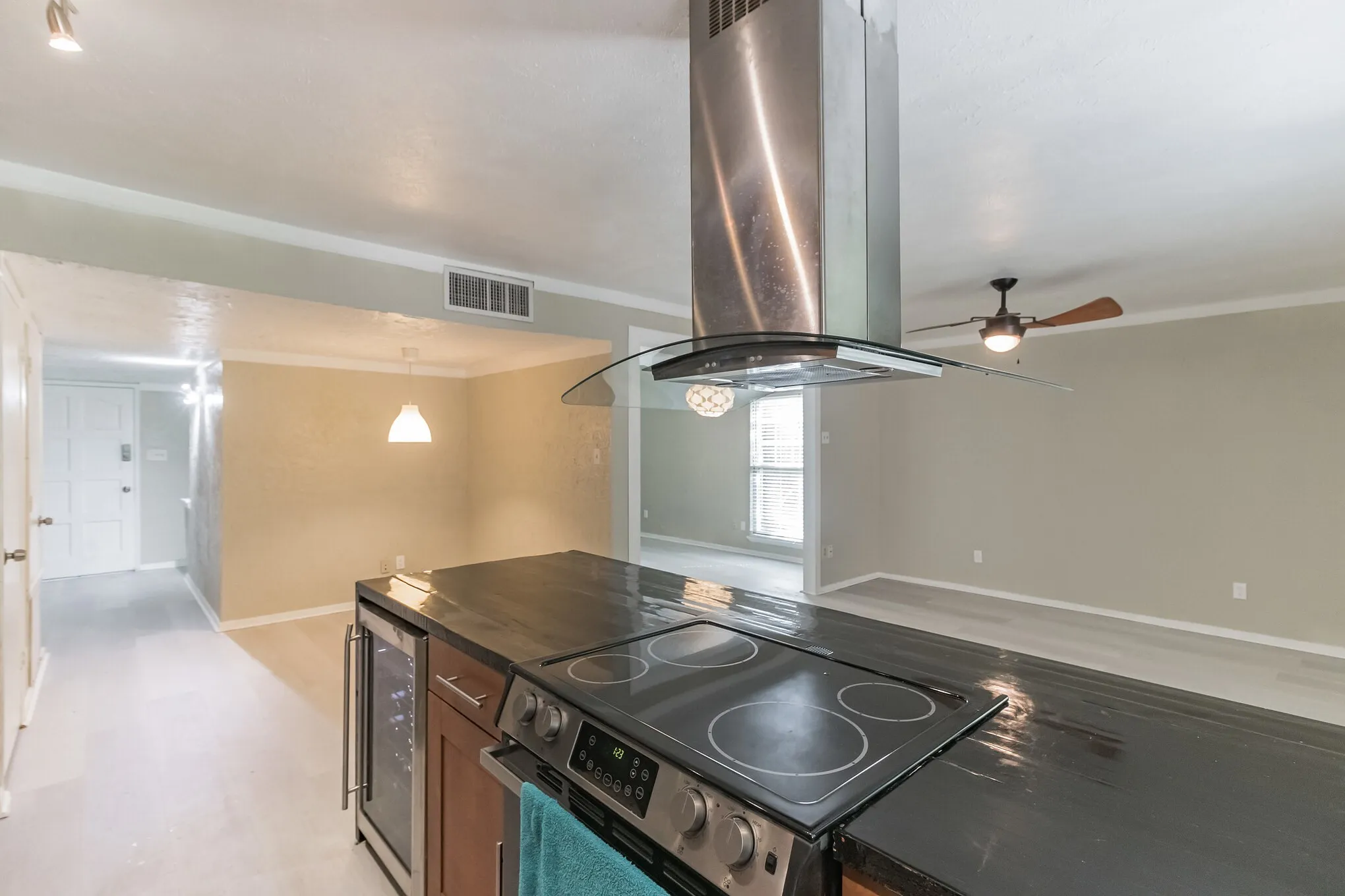 Single Family Residence For Rent in Dallas County , 3117 San Diego Drive, Dallas, Texas 75228, 3 Bedroom, 2 Bathroom, 2 Garage spaces, 1,674 Sqft, built in 1979, mls#21372906, Real Estate Agent in Dallas, Homes For Rent in Dallas county, Homes For Rent in Dallas, Realtor in Dallas Texas, Real Estate Brokerage Independent Realty Texas, Luminita Cordes Realtor