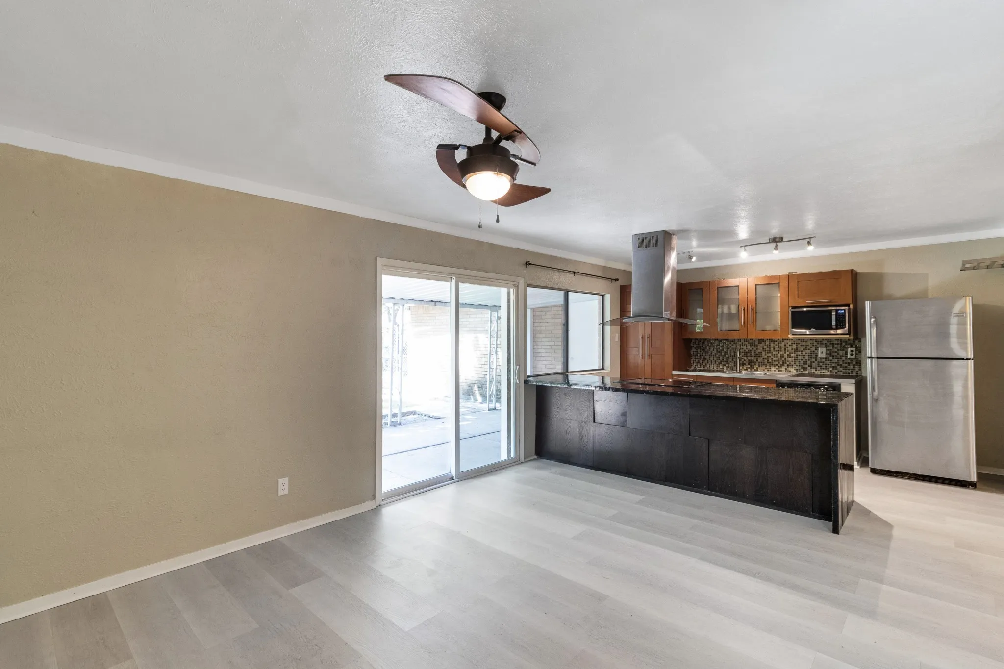 Single Family Residence For Rent in Dallas County , 3117 San Diego Drive, Dallas, Texas 75228, 3 Bedroom, 2 Bathroom, 2 Garage spaces, 1,674 Sqft, built in 1979, mls#21372906, Real Estate Agent in Dallas, Homes For Rent in Dallas county, Homes For Rent in Dallas, Realtor in Dallas Texas, Real Estate Brokerage Independent Realty Texas, Luminita Cordes Realtor