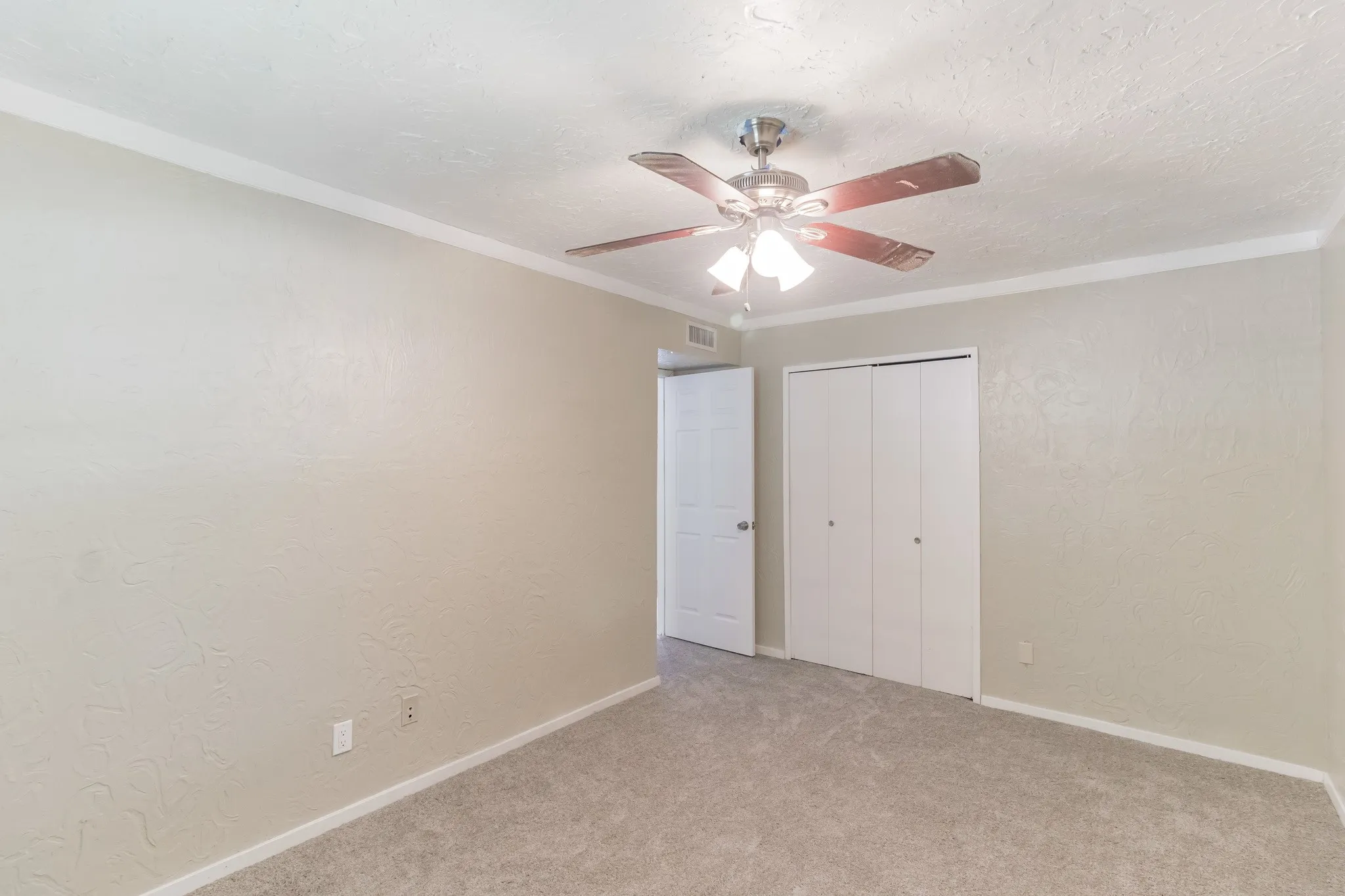 Single Family Residence For Rent in Dallas County , 3117 San Diego Drive, Dallas, Texas 75228, 3 Bedroom, 2 Bathroom, 2 Garage spaces, 1,674 Sqft, built in 1979, mls#21372906, Real Estate Agent in Dallas, Homes For Rent in Dallas county, Homes For Rent in Dallas, Realtor in Dallas Texas, Real Estate Brokerage Independent Realty Texas, Luminita Cordes Realtor
