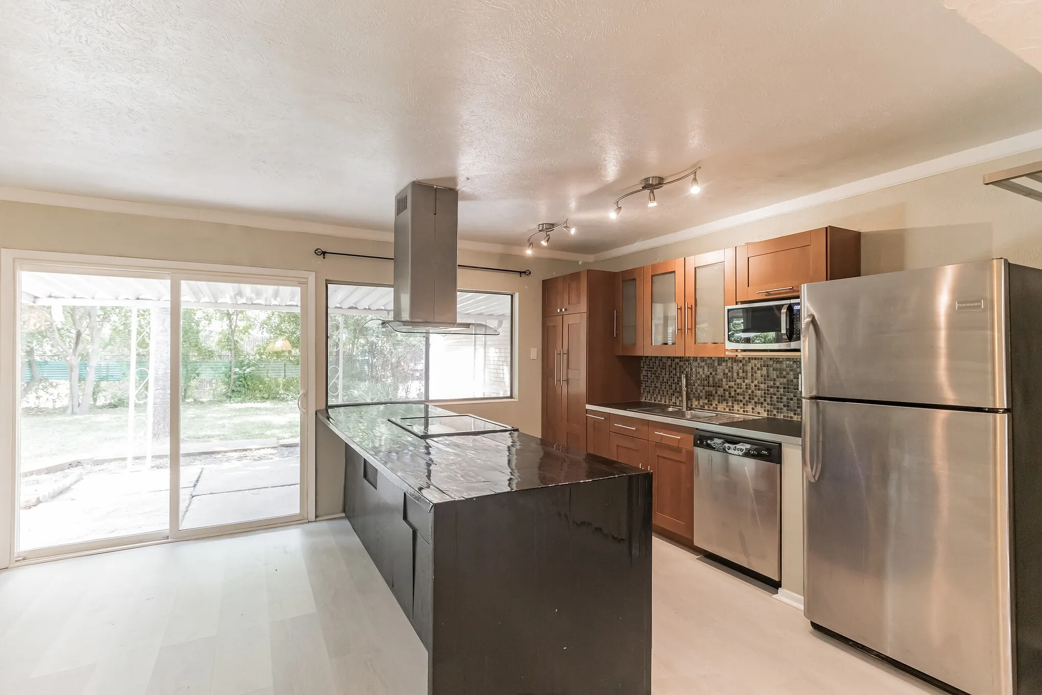 Single Family Residence For Rent in Dallas County , 3117 San Diego Drive, Dallas, Texas 75228, 3 Bedroom, 2 Bathroom, 2 Garage spaces, 1,674 Sqft, built in 1979, mls#21372906, Real Estate Agent in Dallas, Homes For Rent in Dallas county, Homes For Rent in Dallas, Realtor in Dallas Texas, Real Estate Brokerage Independent Realty Texas, Luminita Cordes Realtor