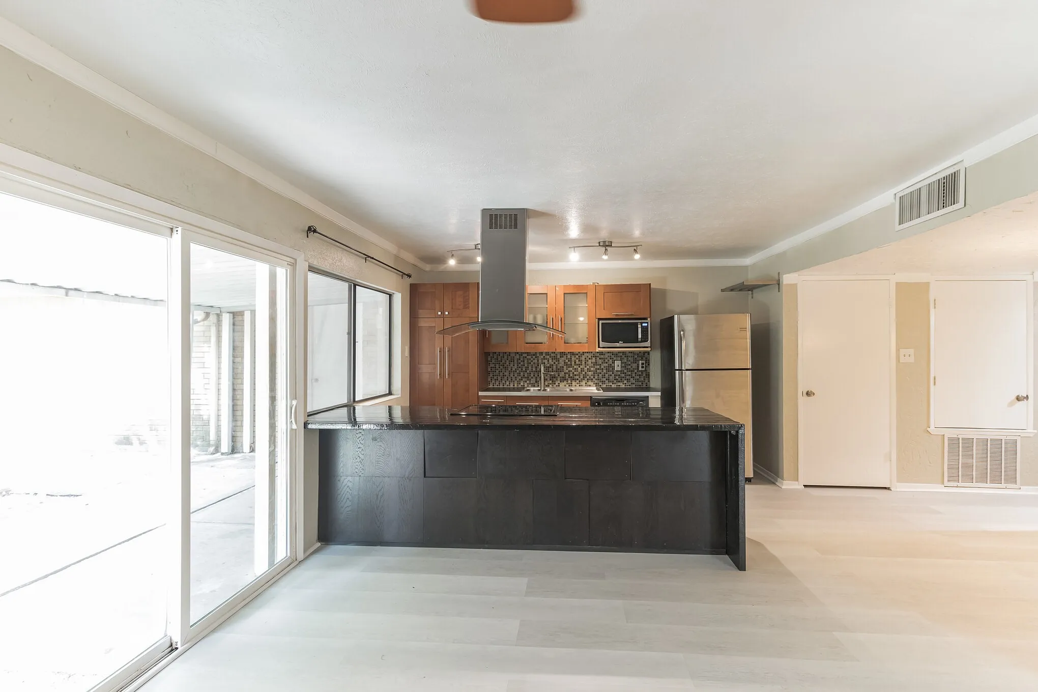 Single Family Residence For Rent in Dallas County , 3117 San Diego Drive, Dallas, Texas 75228, 3 Bedroom, 2 Bathroom, 2 Garage spaces, 1,674 Sqft, built in 1979, mls#21372906, Real Estate Agent in Dallas, Homes For Rent in Dallas county, Homes For Rent in Dallas, Realtor in Dallas Texas, Real Estate Brokerage Independent Realty Texas, Luminita Cordes Realtor
