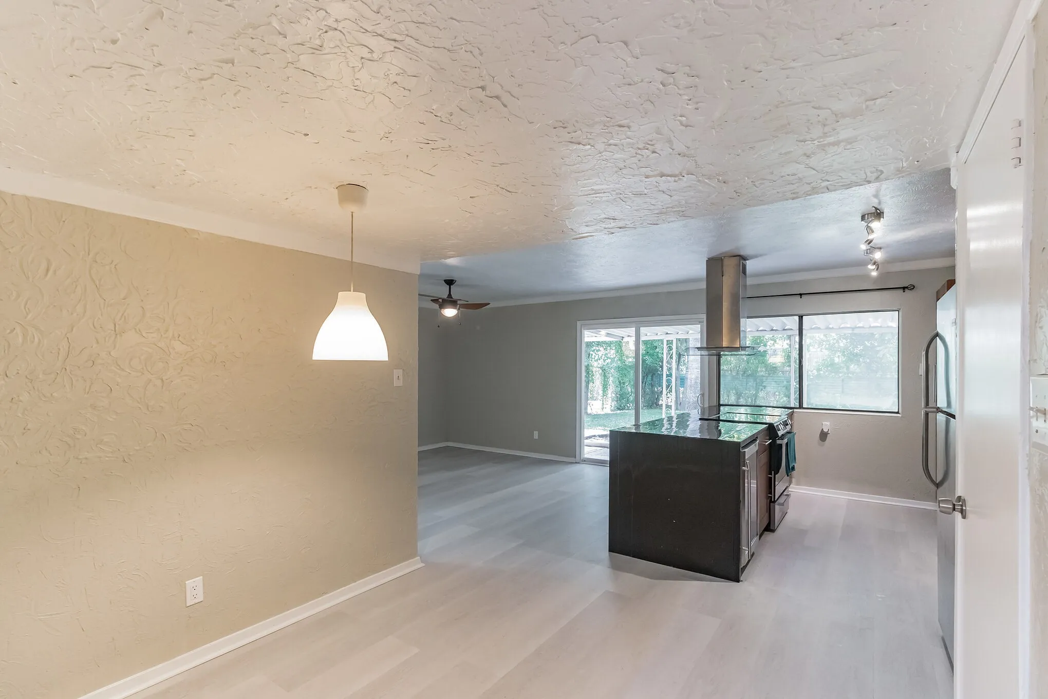 Single Family Residence For Rent in Dallas County , 3117 San Diego Drive, Dallas, Texas 75228, 3 Bedroom, 2 Bathroom, 2 Garage spaces, 1,674 Sqft, built in 1979, mls#21372906, Real Estate Agent in Dallas, Homes For Rent in Dallas county, Homes For Rent in Dallas, Realtor in Dallas Texas, Real Estate Brokerage Independent Realty Texas, Luminita Cordes Realtor